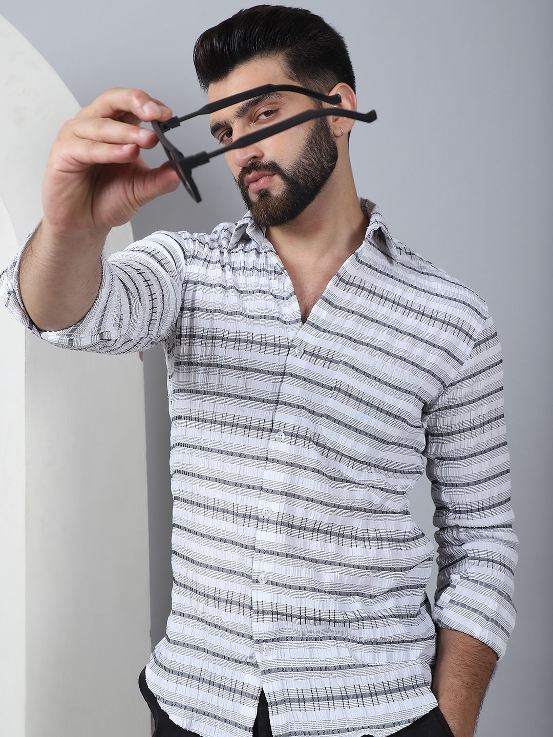 

Indian Needle Men Classic Horizontal Stripes Printed Wrinkle Free Casual Shirt, Grey