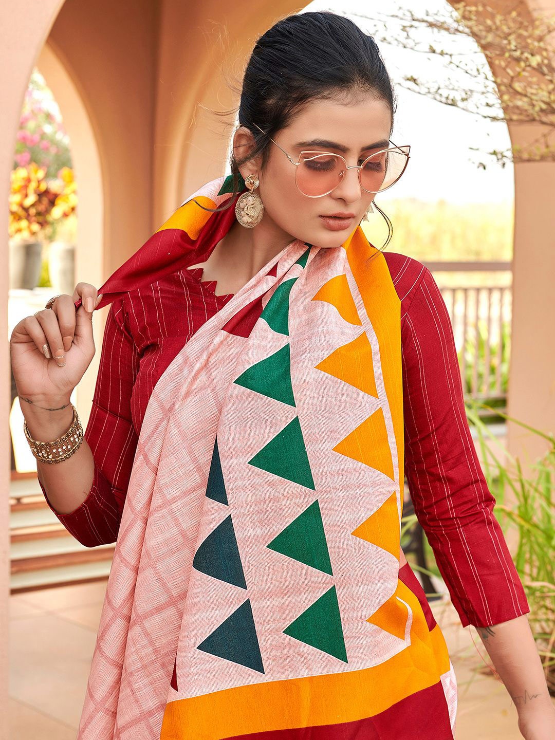 

Saree mall Checked Taant Sarees, Cream