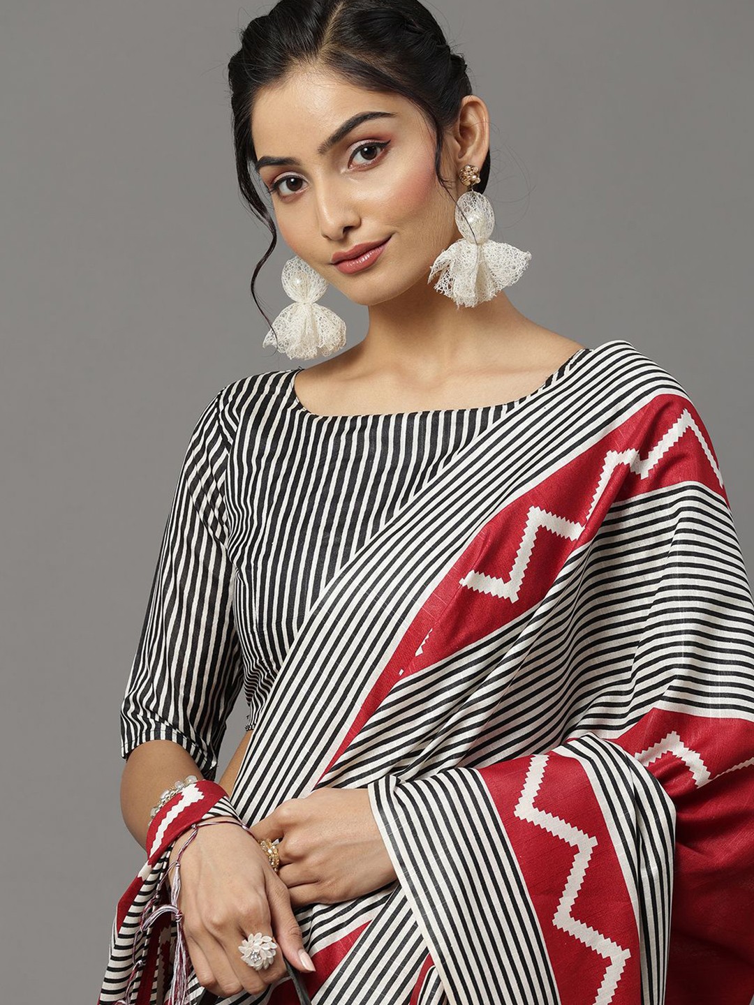 

Saree mall Geometric Printed Taant Sarees, Red