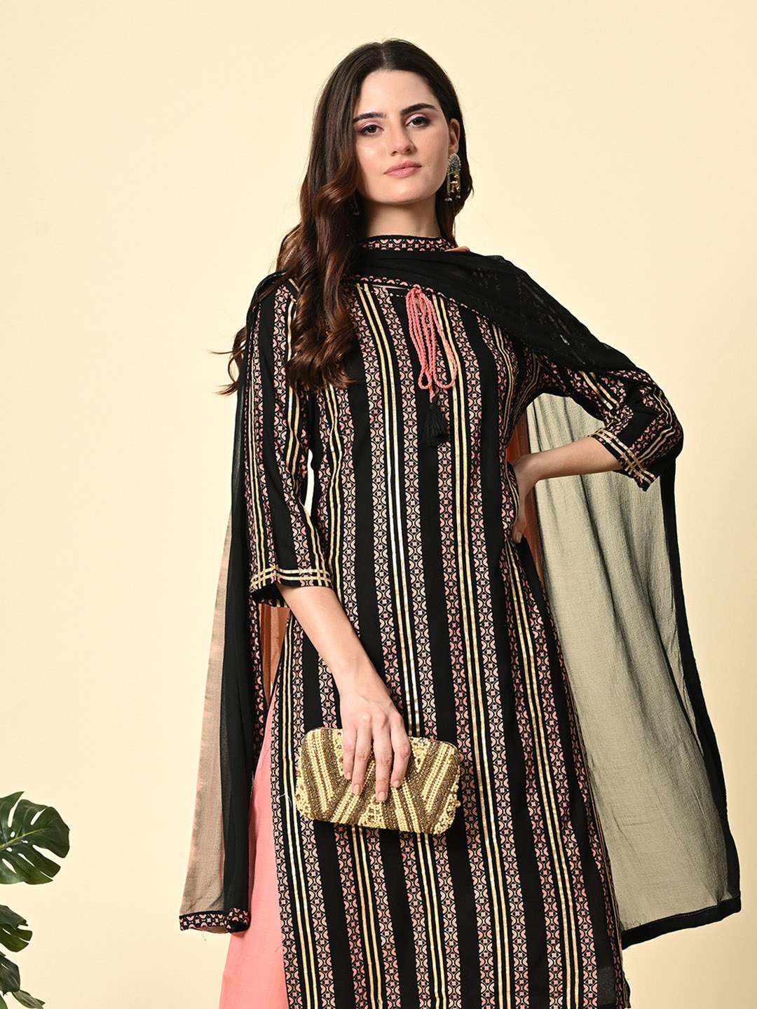 

DOISA Floral Printed Tie-Up Neck Straight Kurta With Trousers & Dupatta, Pink