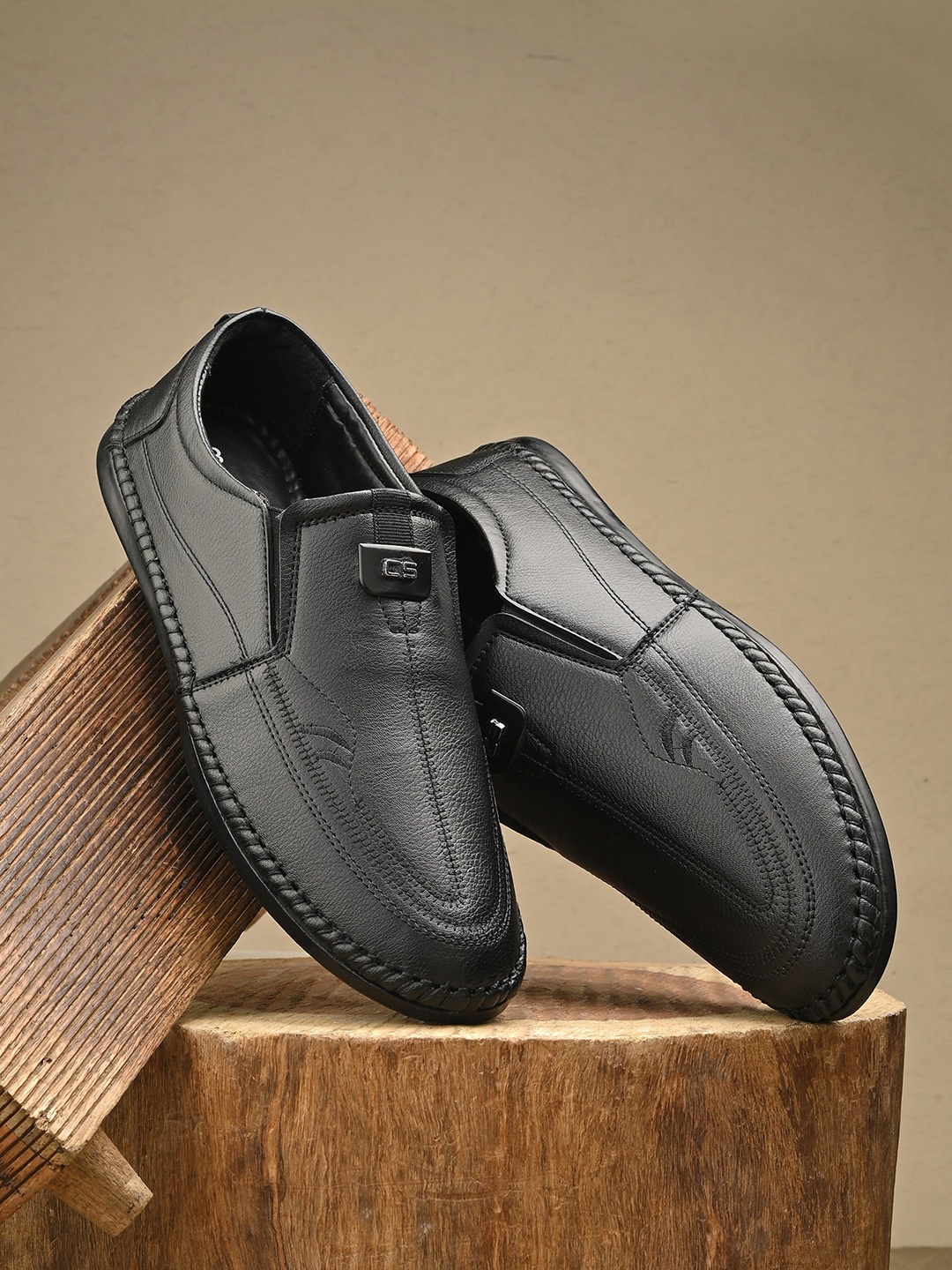 

knoos Men Perforations Slip-On Sneakers, Black