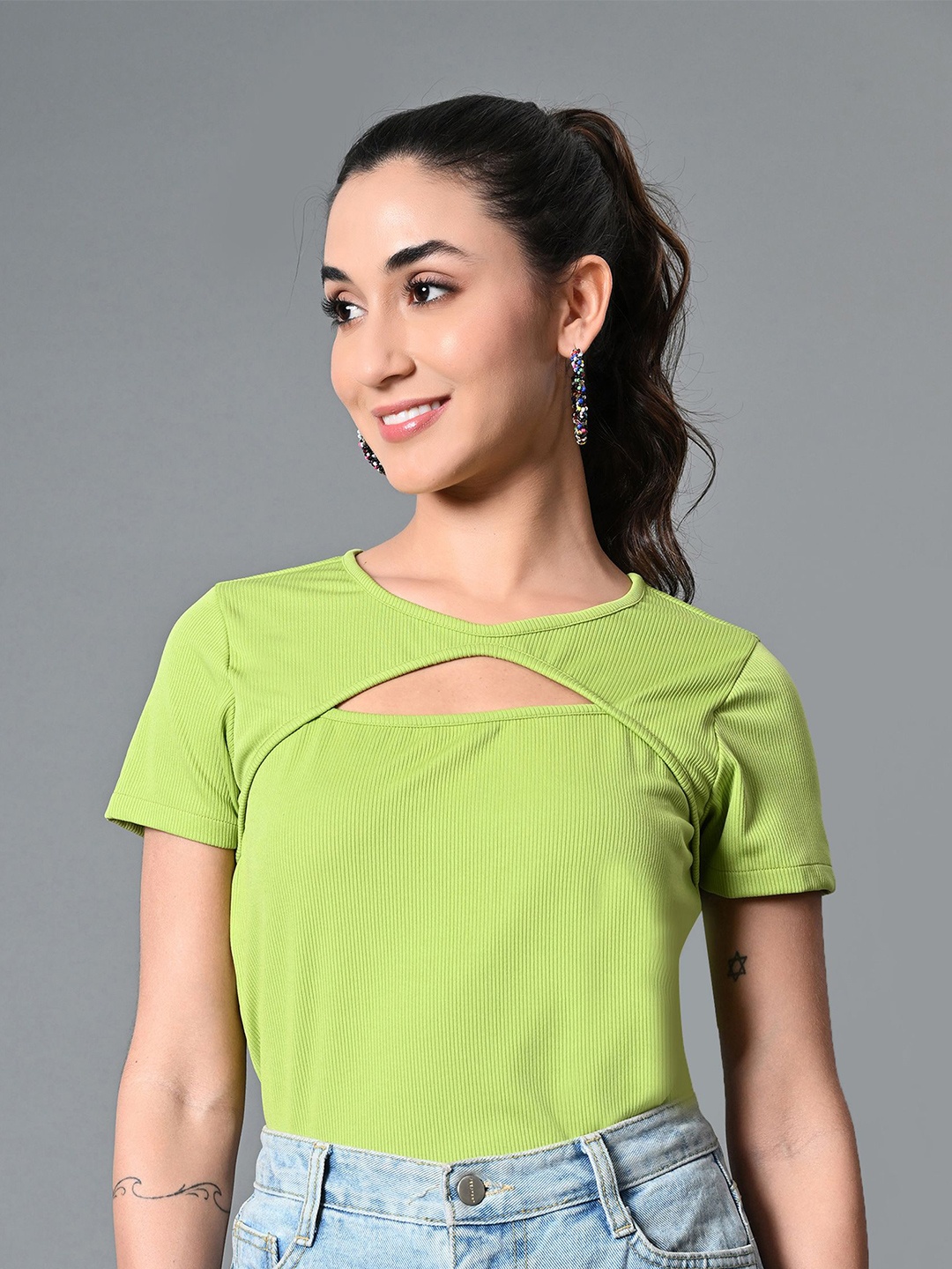 

The Roadster Lifestyle Co Ribbed Cut-out Round Neck Short Sleeves Top, Green