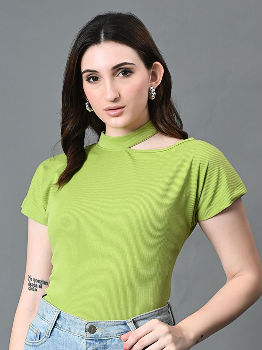 

Roadster Choker Neck Solid Cut-Out Short Sleeves Top, Green