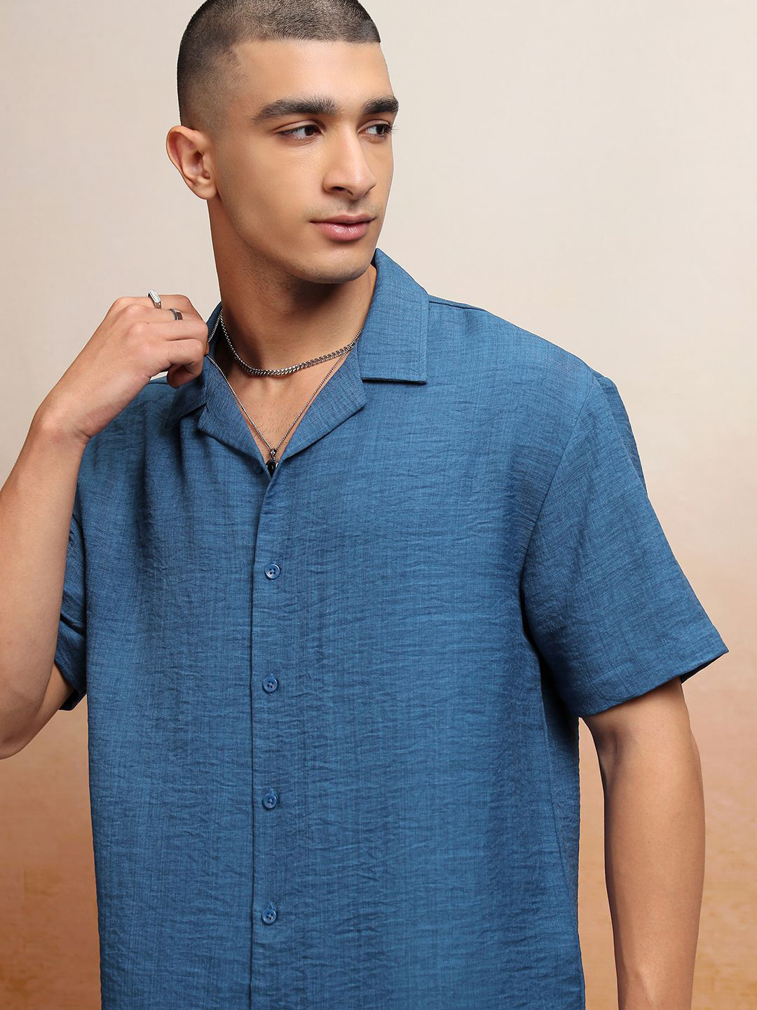 

HIGHLANDER Men Solid Melange Cuban Collar Relaxed Fit Shirt, Blue