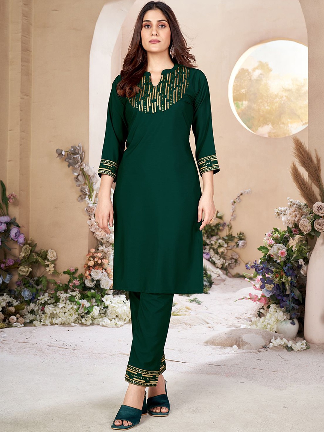 

KALINI Geometric Yoke Design Mandarin Collar Sequinned Straight Kurta with Trousers, Green