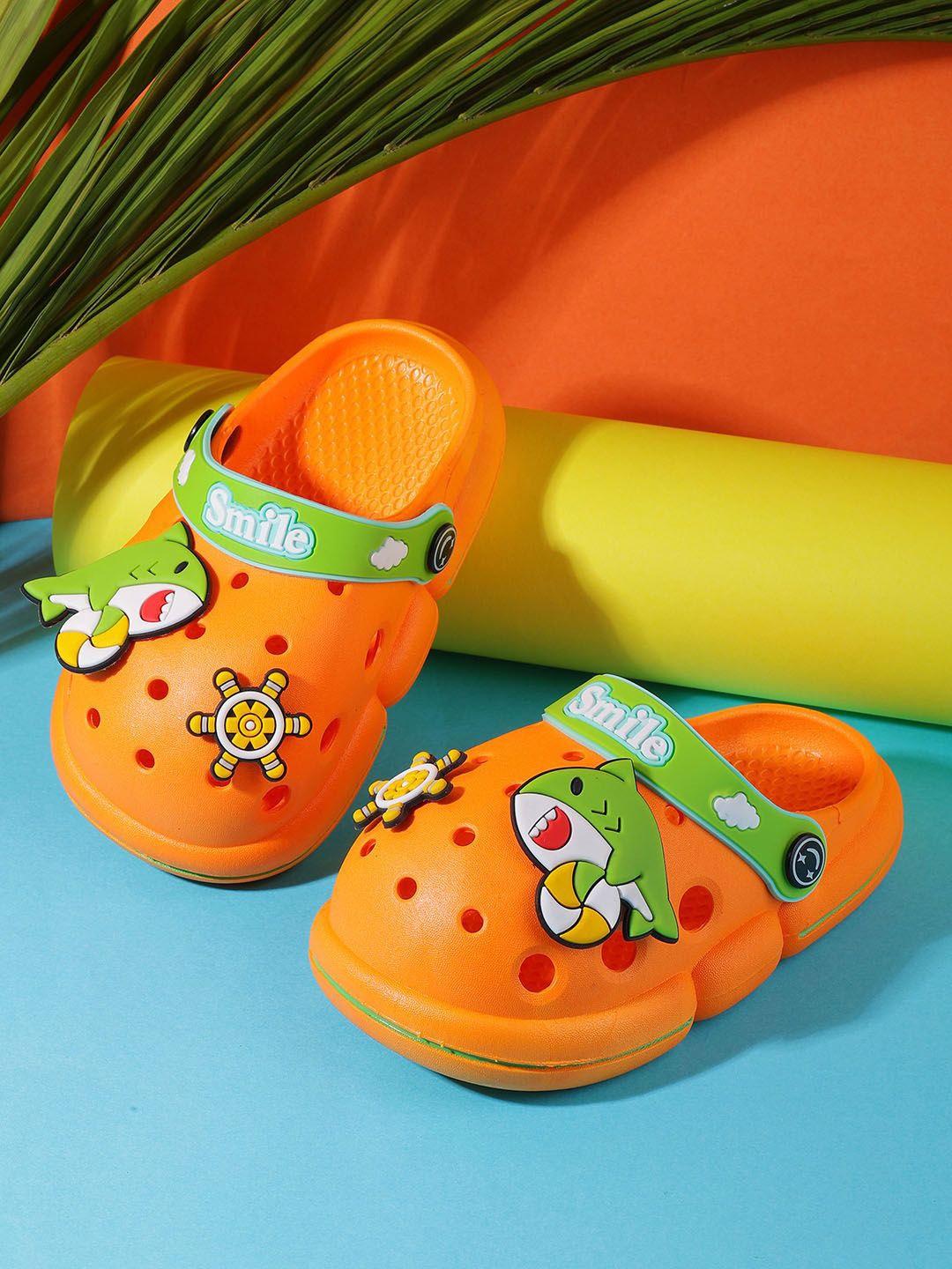 

PASSION PETALS Unisex Kids Printed Round Toe Velcro Slip-On Sneakers, Orange
