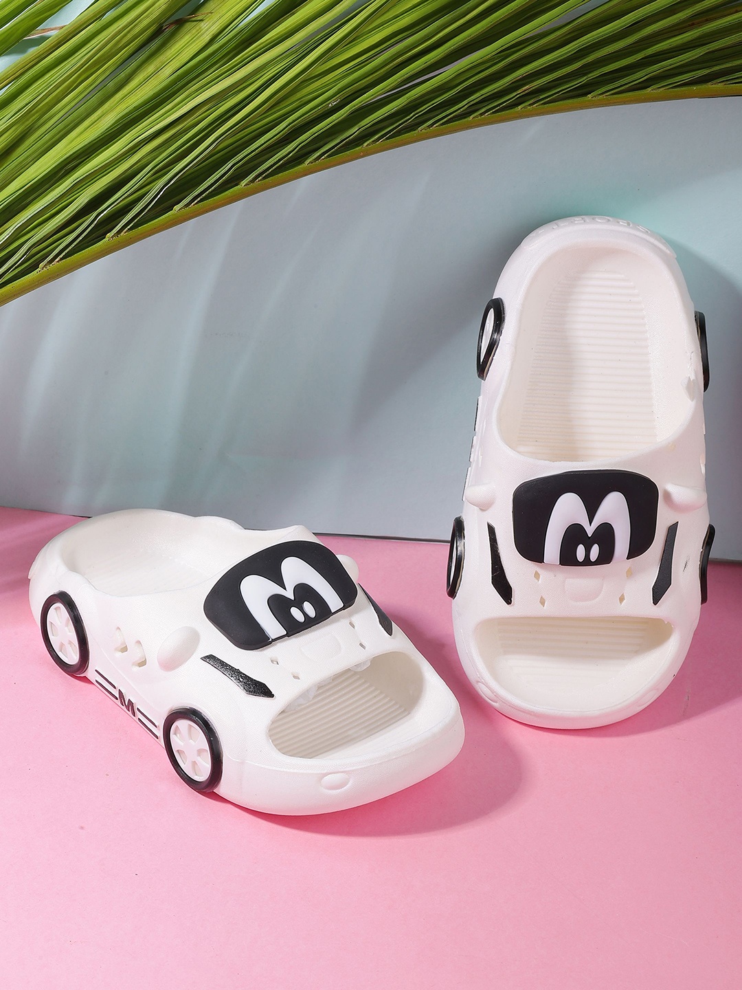 

PASSION PETALS Unisex Kids Printed Round Toe Slip-On Sneakers, White