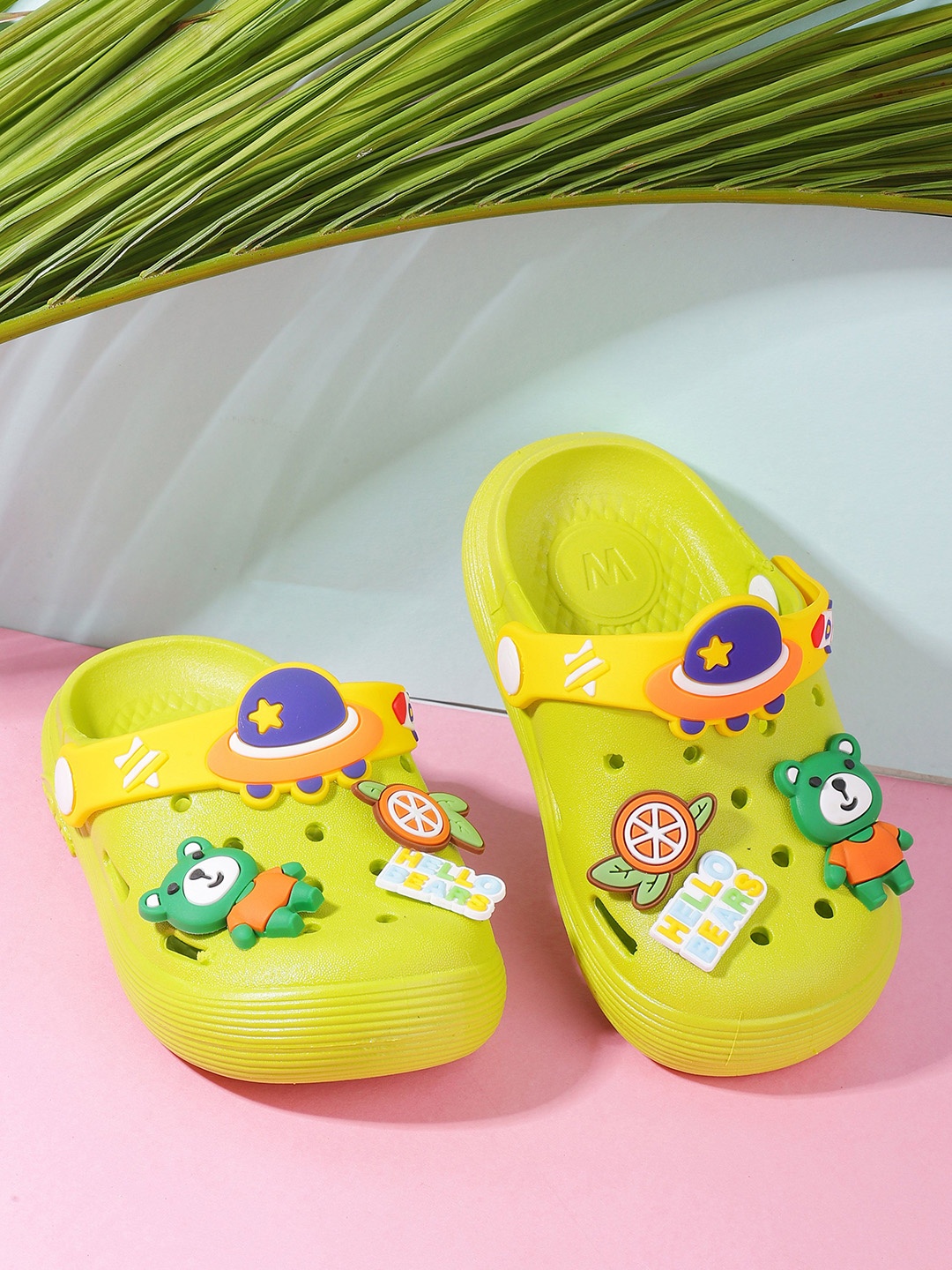

PASSION PETALS Unisex Kids Bear embossed clogs Flip Flops, Green