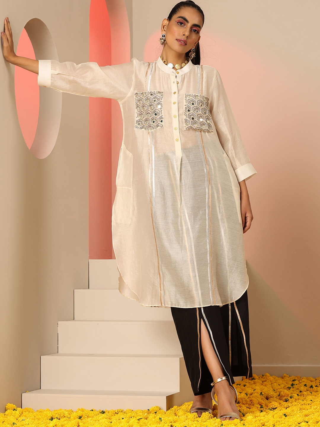 

KUDI PATAKA Floral Embroidered Regular Sequinned Chanderi Silk Kurta with Patiala, White