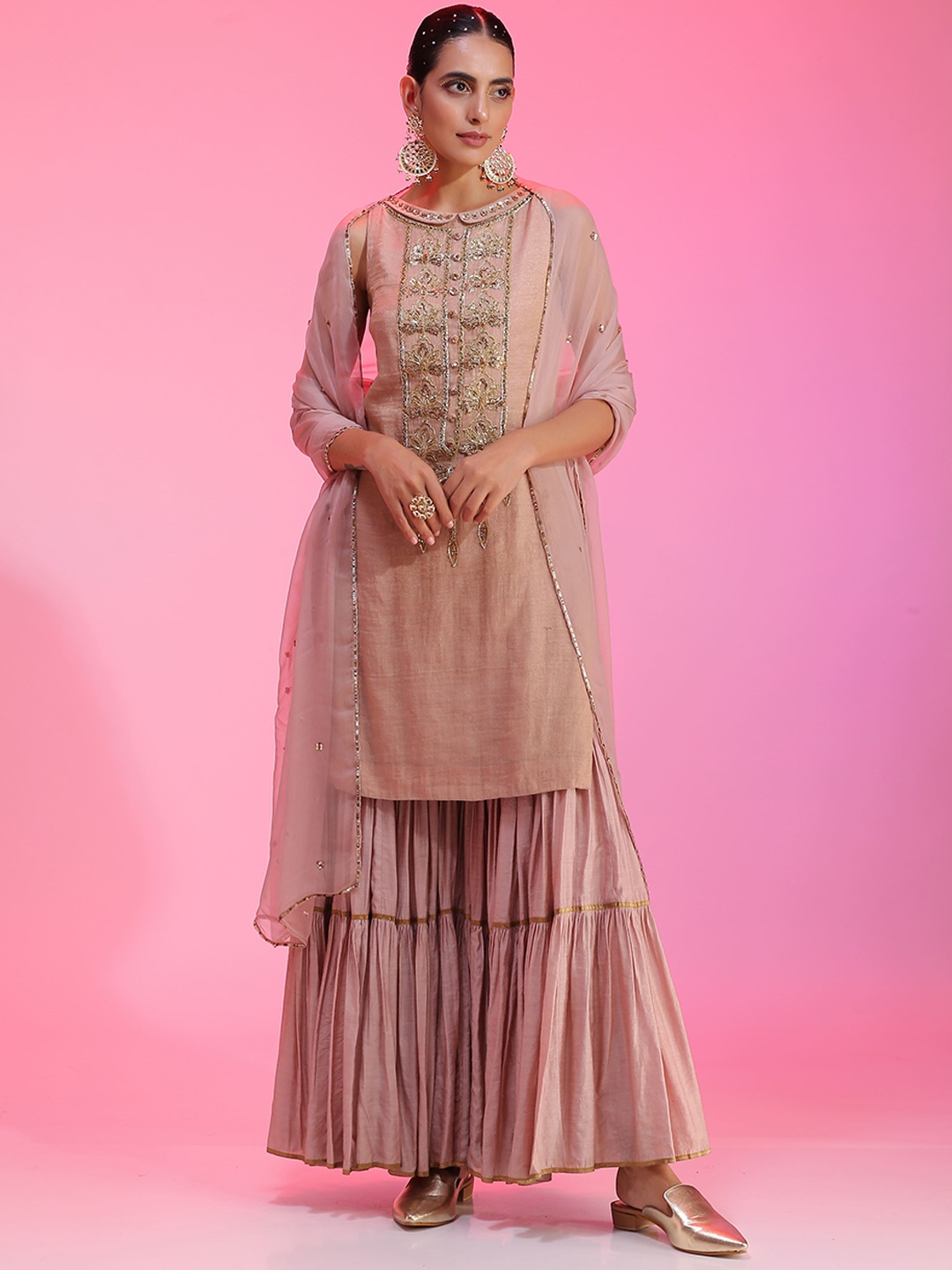 

KUDI PATAKA Floral Embroidered Regular Sequinned Kurta with Sharara & With Dupatta, Pink