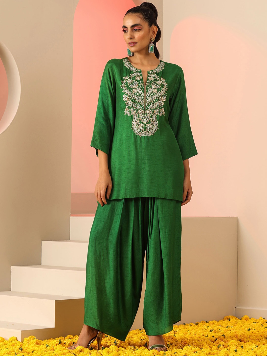 

KUDI PATAKA Floral Yoke Design Regular Thread Work Kurti with Palazzos, Green