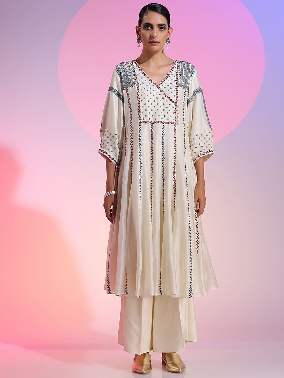 

KUDI PATAKA Floral Embroidered Regular Thread Work Chanderi Silk Kurta with Palazzos, Off white