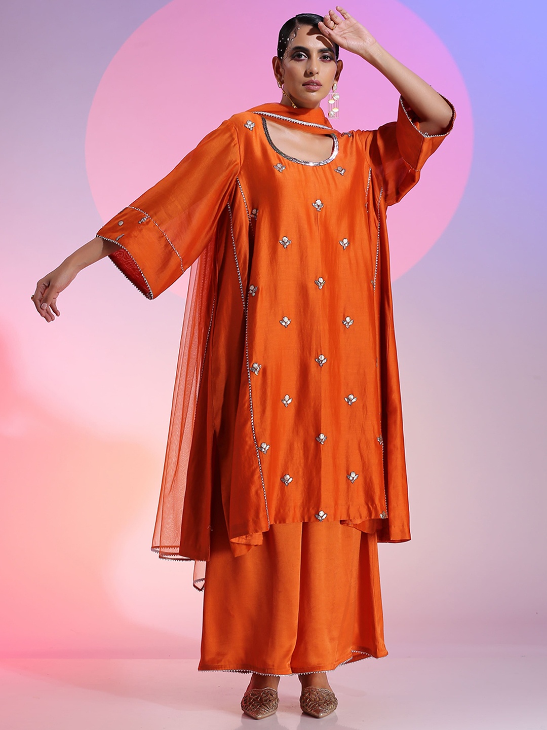

KUDI PATAKA Floral Embroidered Regular Chanderi Silk Kurta with Palazzos, Orange