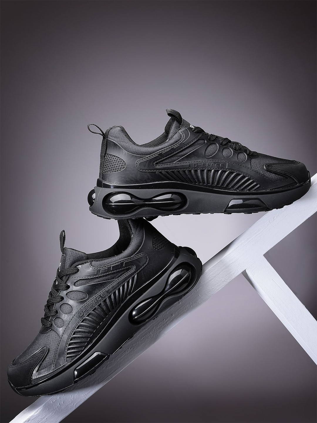 

JUMPLITE Men Mesh Running Non-Marking Shoes, Black