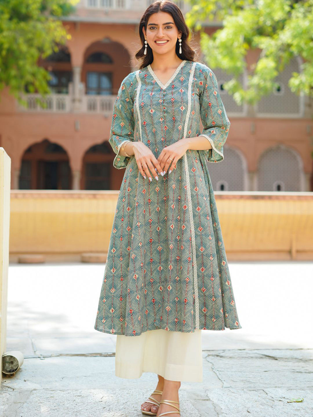 

Ambraee Geometric Printed V-Neck Regular Pure Cotton Anarkali Kurta With Palazzos, Green