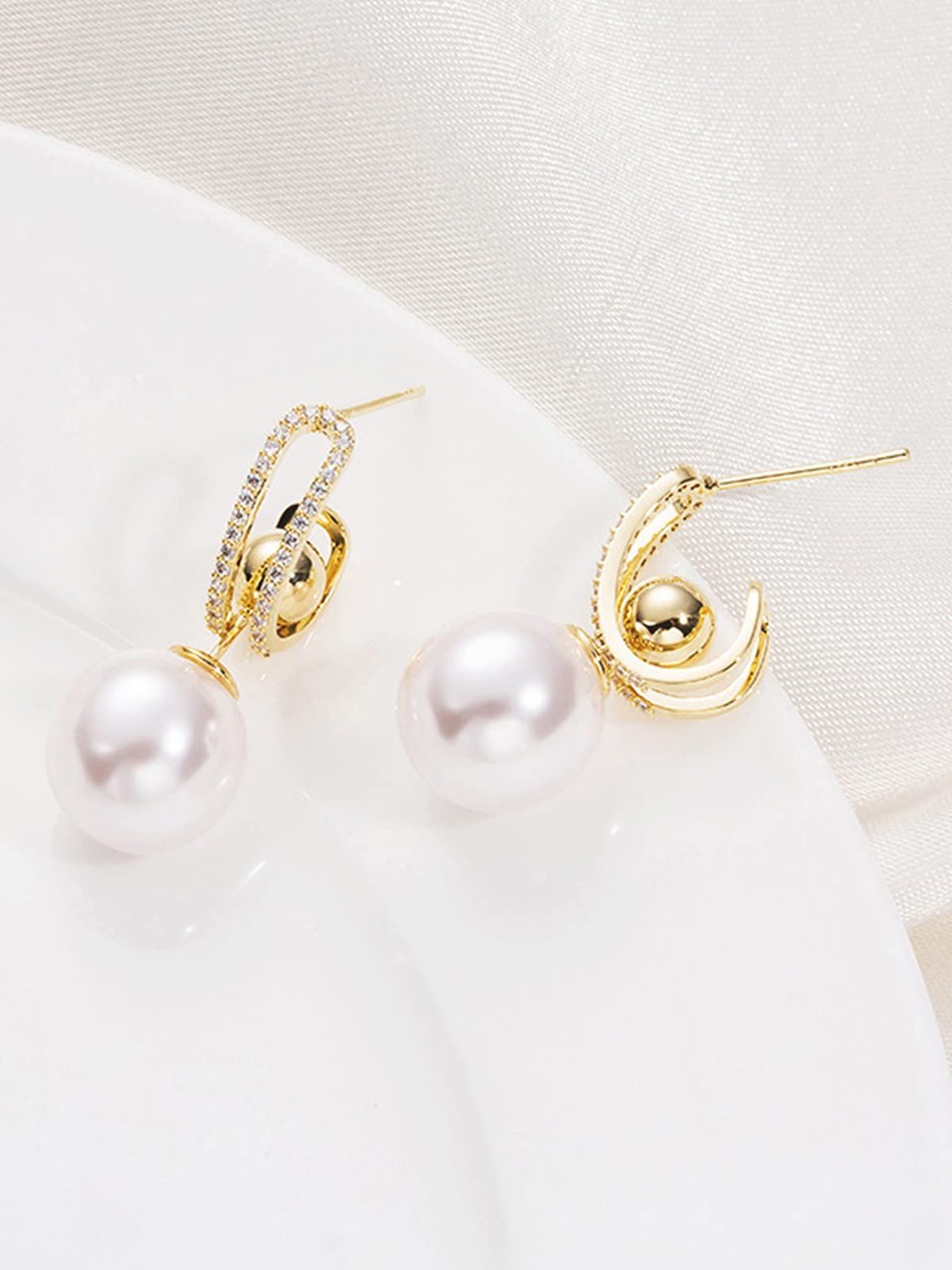 

Softwrap Square Studs Earrings, White