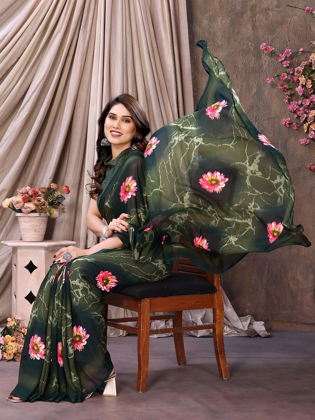 

The Textile Hub Floral Print Saree with Blouse, Green