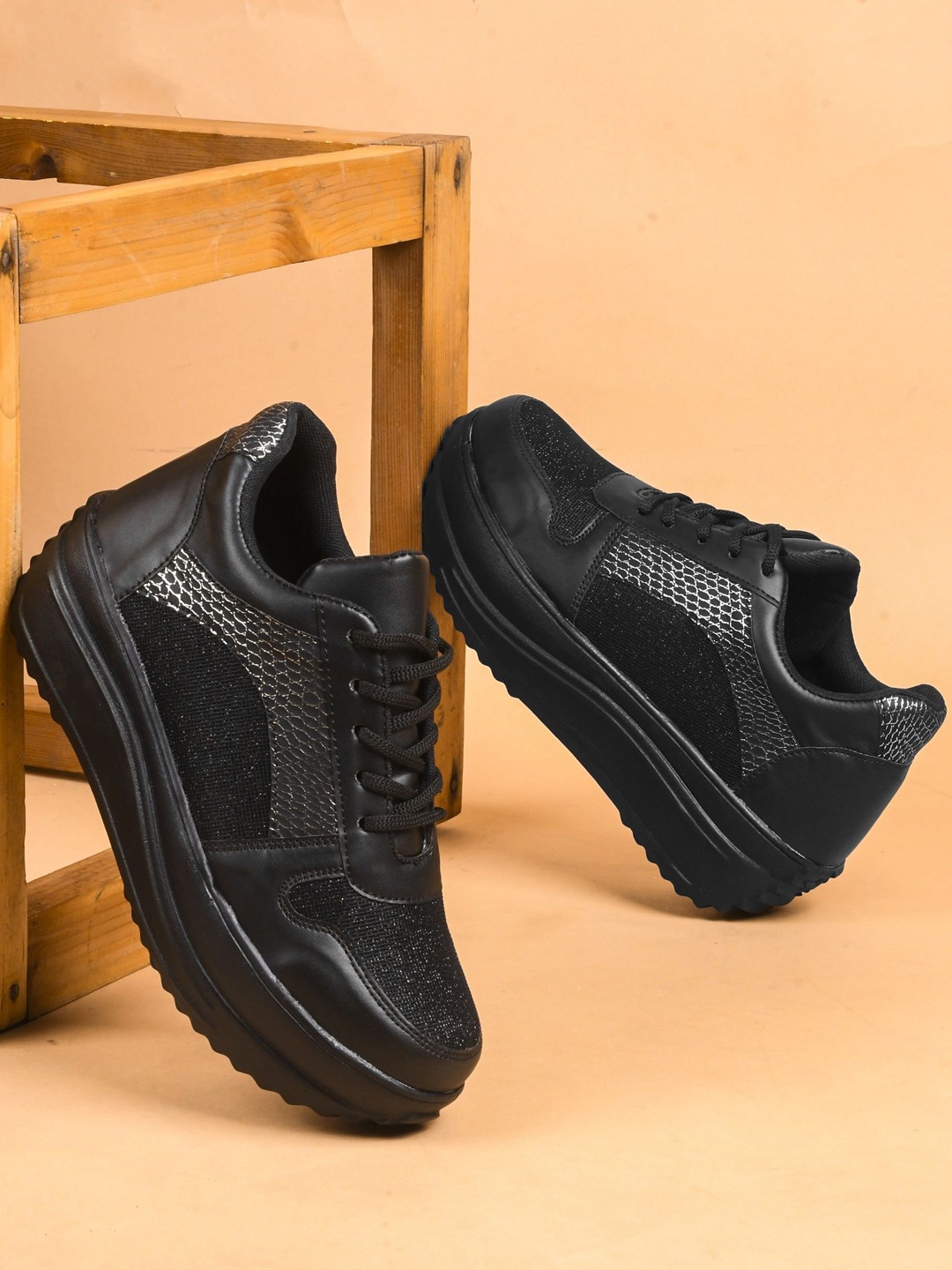 

Try Me Women Comfort Insole Sneakers, Black