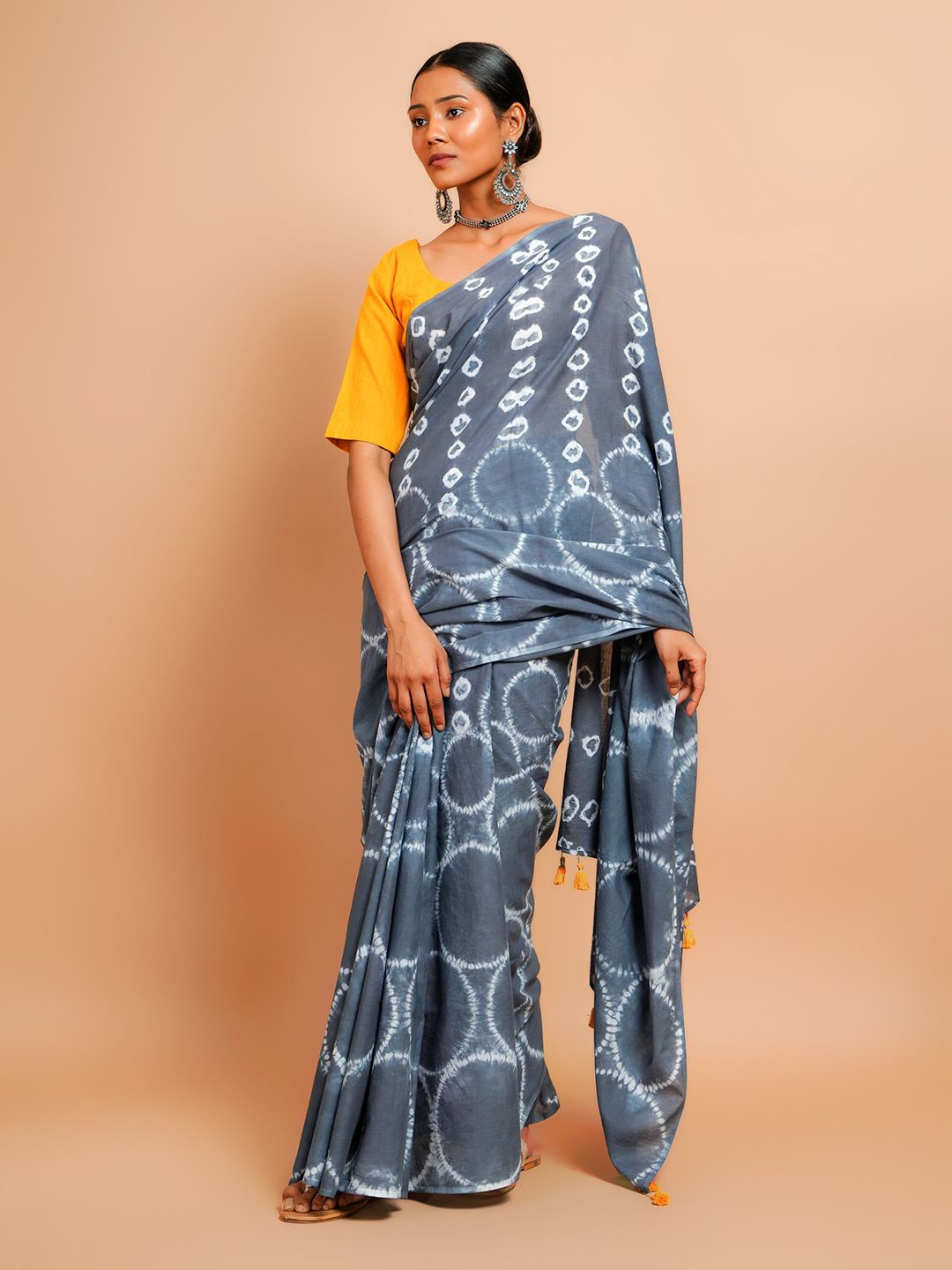

Taavi Pure Cotton Bandhani Saree, Grey