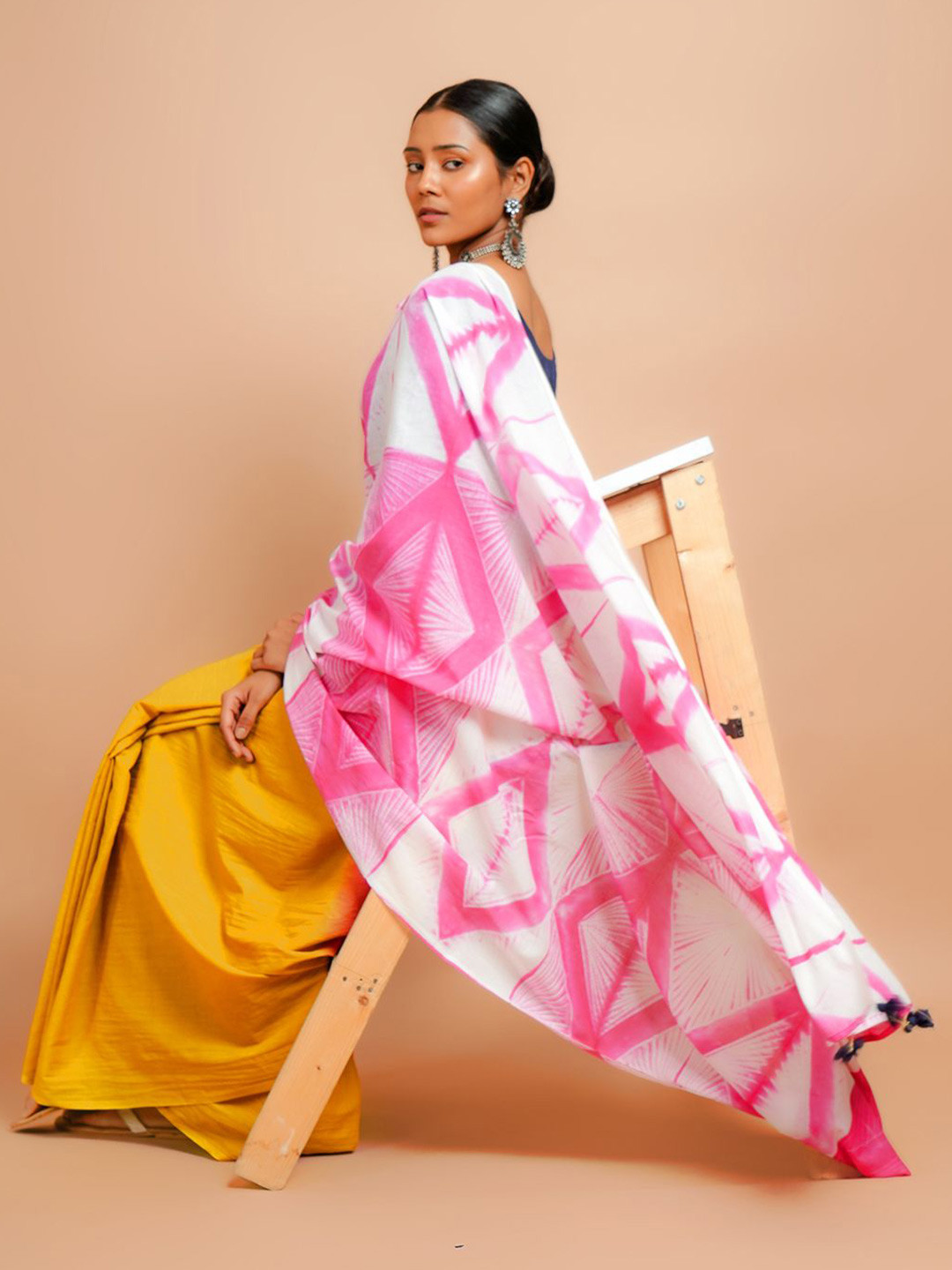 

Taavi Tie & Dye Pure Cotton Saree, Pink