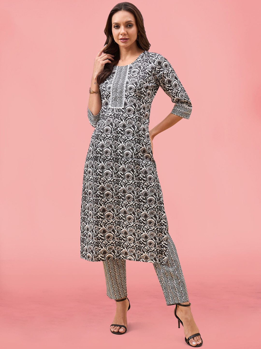 

A.V.M Prints Abstract Printed Regular Pure Cotton Kurta with Trousers, Black