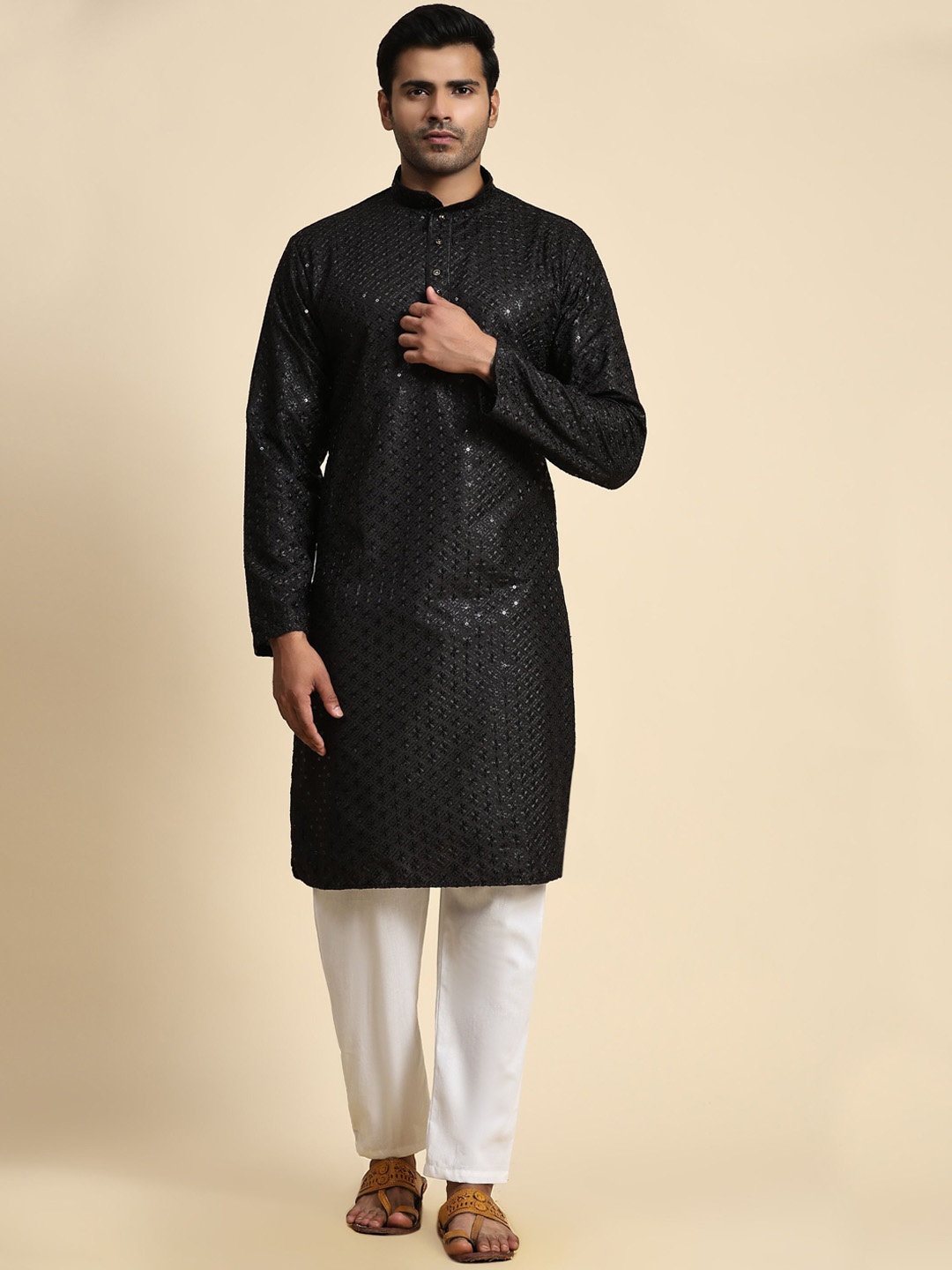 

Pro-Ethic STYLE DEVELOPER Floral Embroidered Sequinned Pure Cotton Kurta With Pyjamas, Black