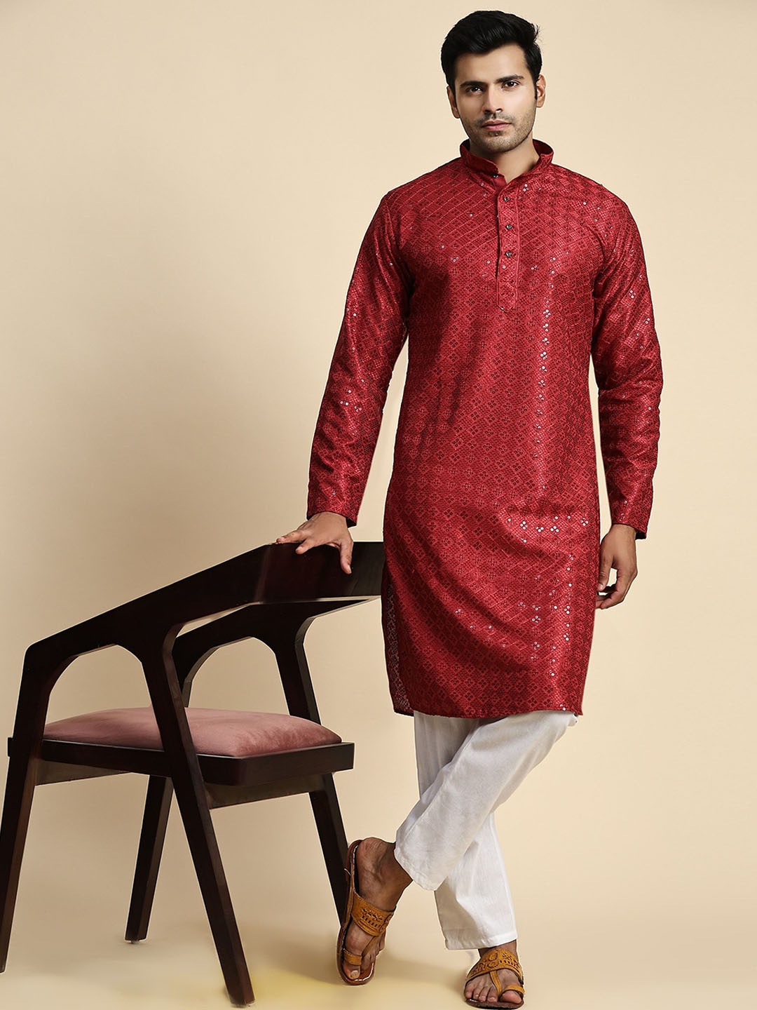 

Pro-Ethic STYLE DEVELOPER Floral Embroidered Sequinned Pure Cotton Kurta With Pyjamas, Maroon