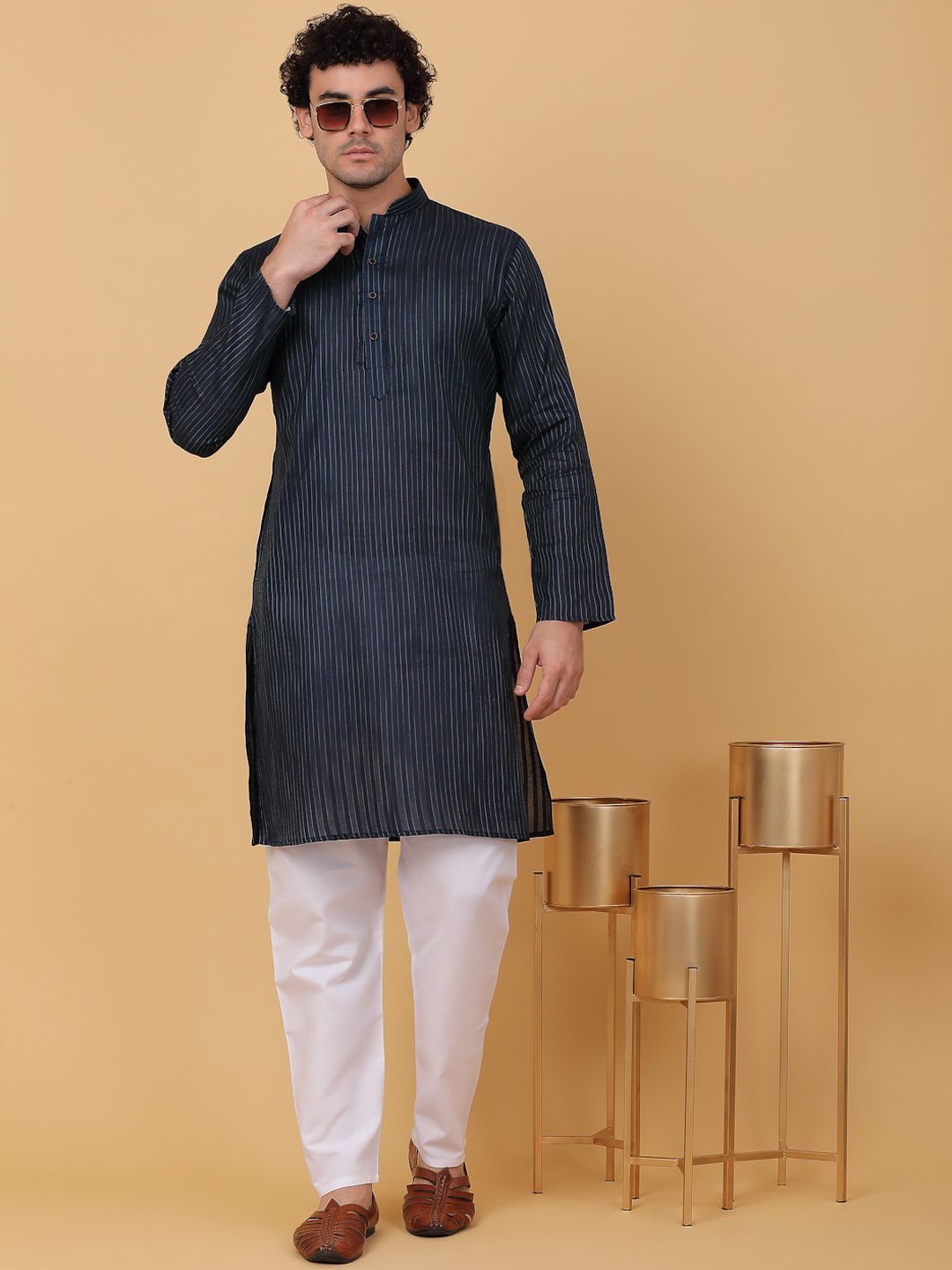 

KRAFT INDIA Striped Thread Work Mandarin Collar Regular Pure Cotton Kurta with Pyjamas, Navy blue