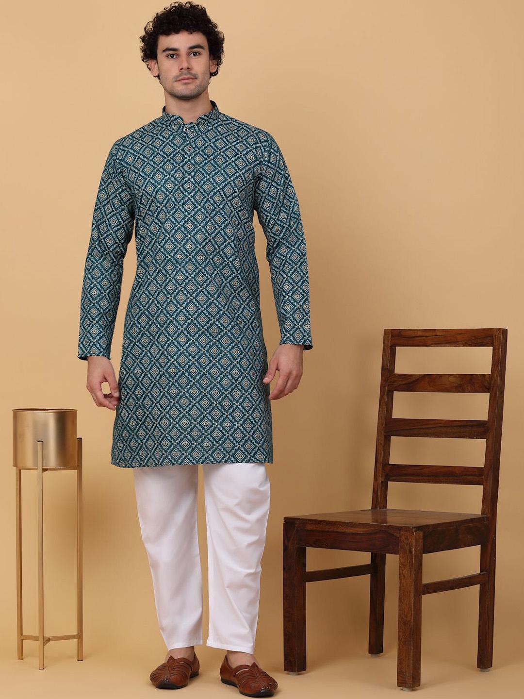 

KRAFT INDIA Ethnic Motifs Printed Mandarin Collar Regular Kurta with Pyjamas, Green