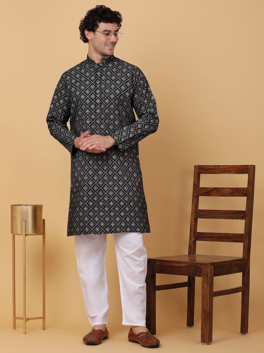 

KRAFT INDIA Ethnic Motifs Printed Mandarin Collar Straight Kurta with Pyjamas, Black