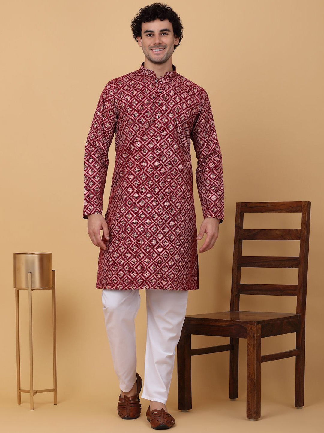 

KRAFT INDIA Ethnic Motifs Printed Mandarin Collar Straight Kurta with Pyjamas, Maroon