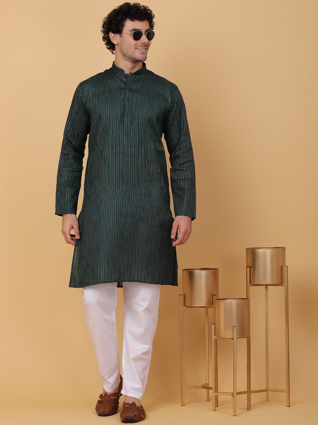 

KRAFT INDIA Striped Mandarin Collar Straight Kurta with Pyjamas, Green