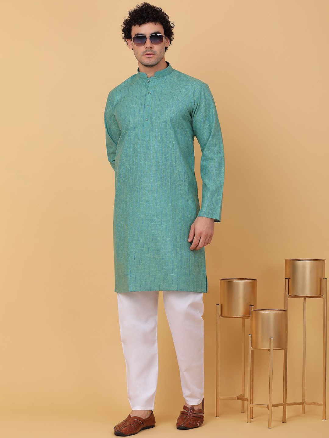 

KRAFT INDIA Striped Mandarin Collar Linen Straight Kurta with Pyjamas, Green