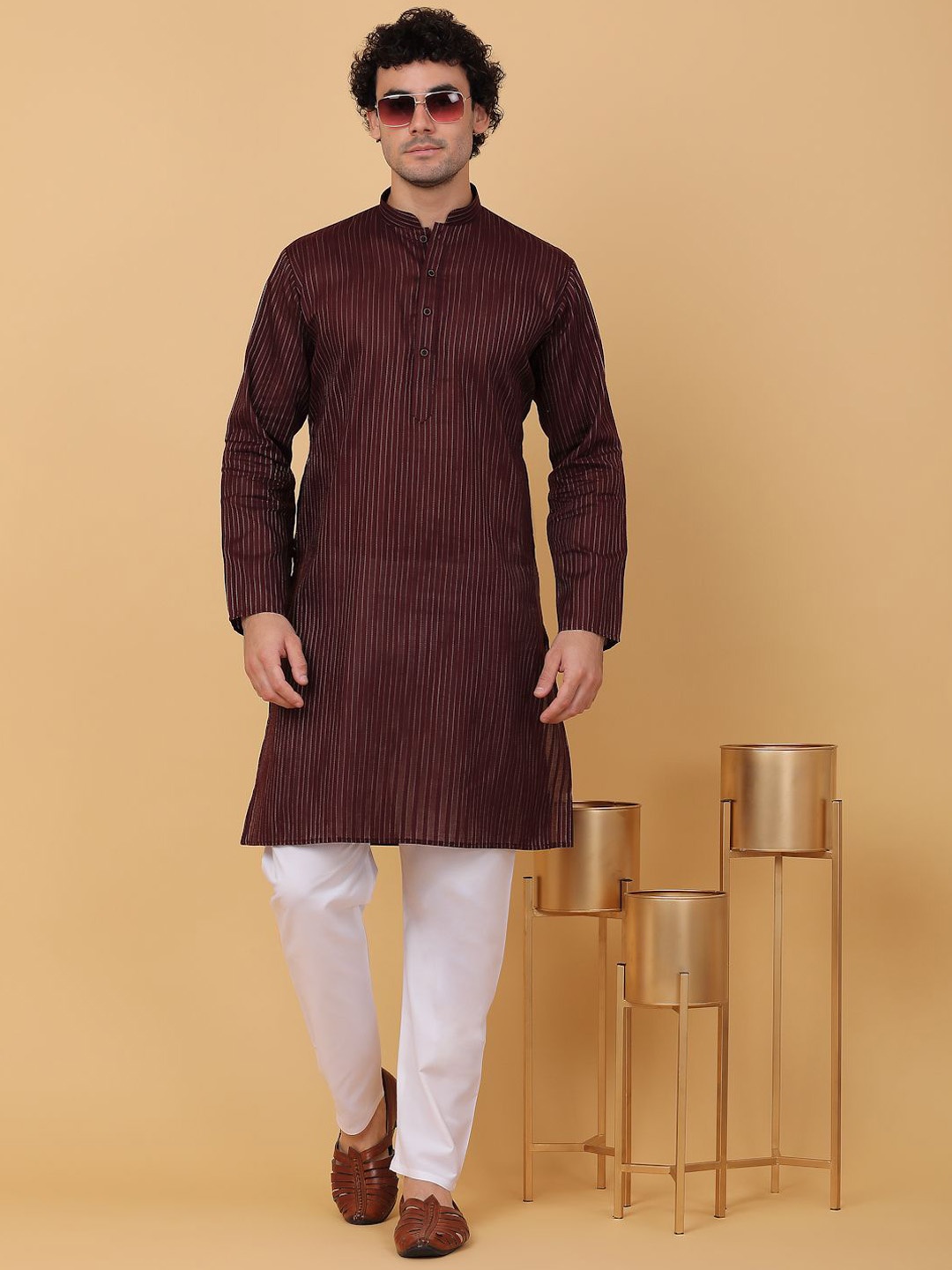 

KRAFT INDIA Striped Mandarin Collar Straight Kurta with Pyjamas, Maroon