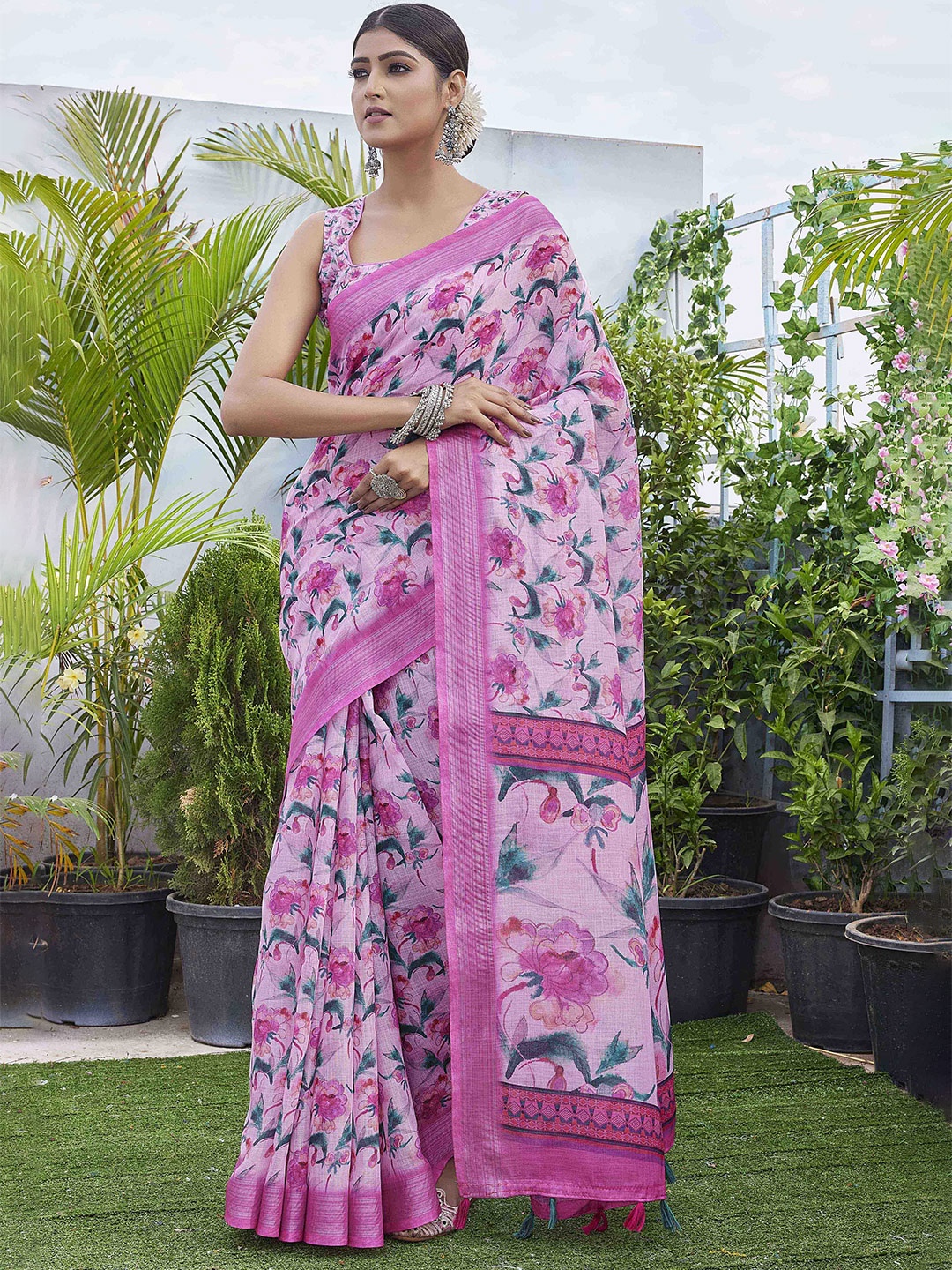 

DIVASTRI Floral Printed Zari Baluchari Saree, Pink