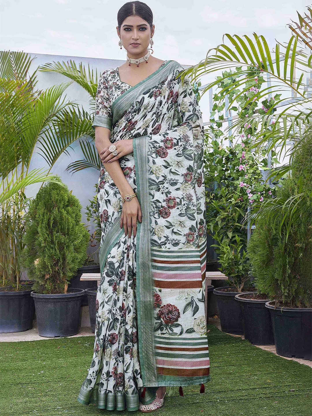 

DIVASTRI Floral Printed Ready to Wear Baluchari Saree, Green