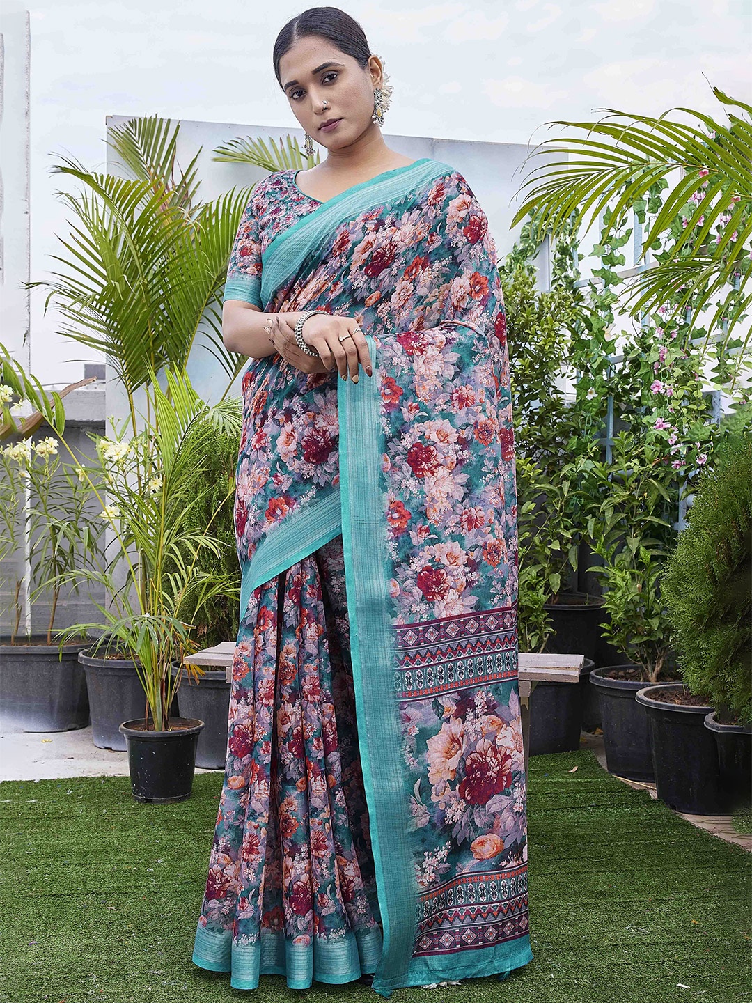 

DIVASTRI Floral Printed Zari Baluchari Saree, Blue