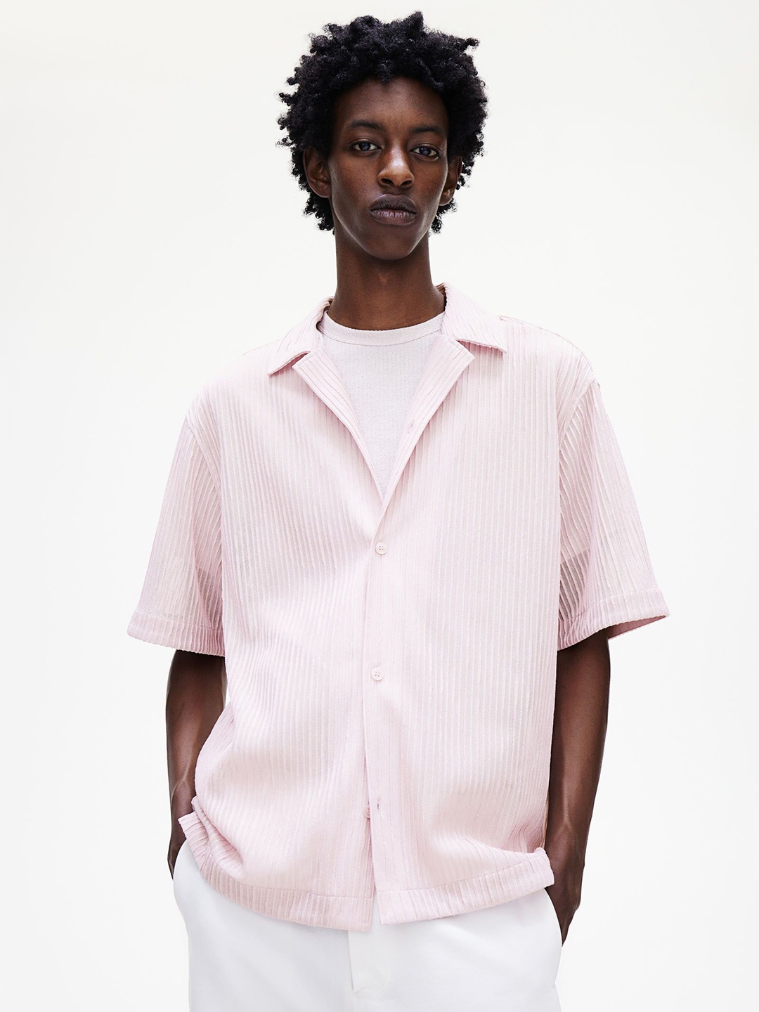 

H&M Men Loose Fit Textured Resort Shirt, Pink
