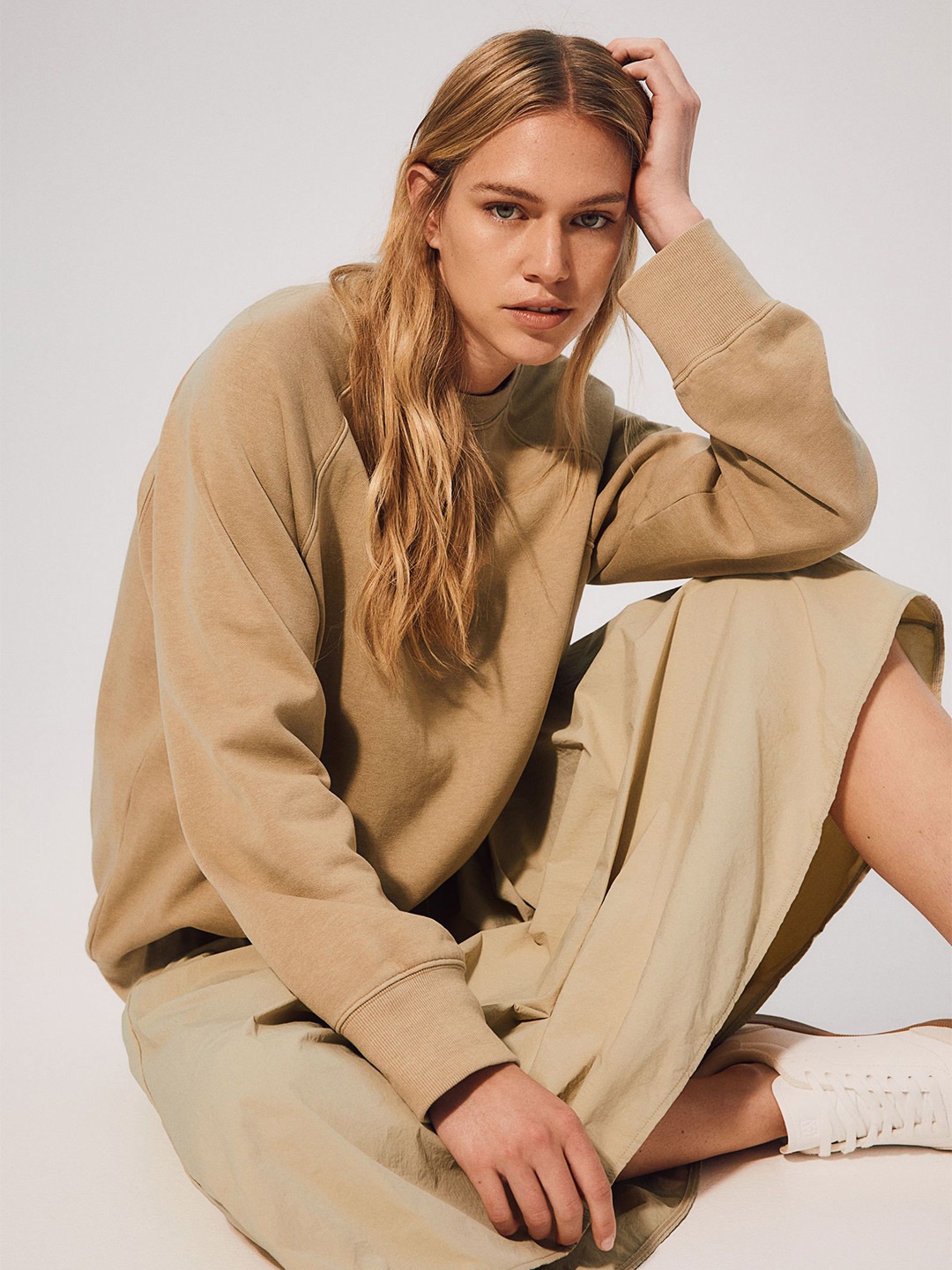 

H&M Women Raglan-Sleeved Sweatshirt, Beige