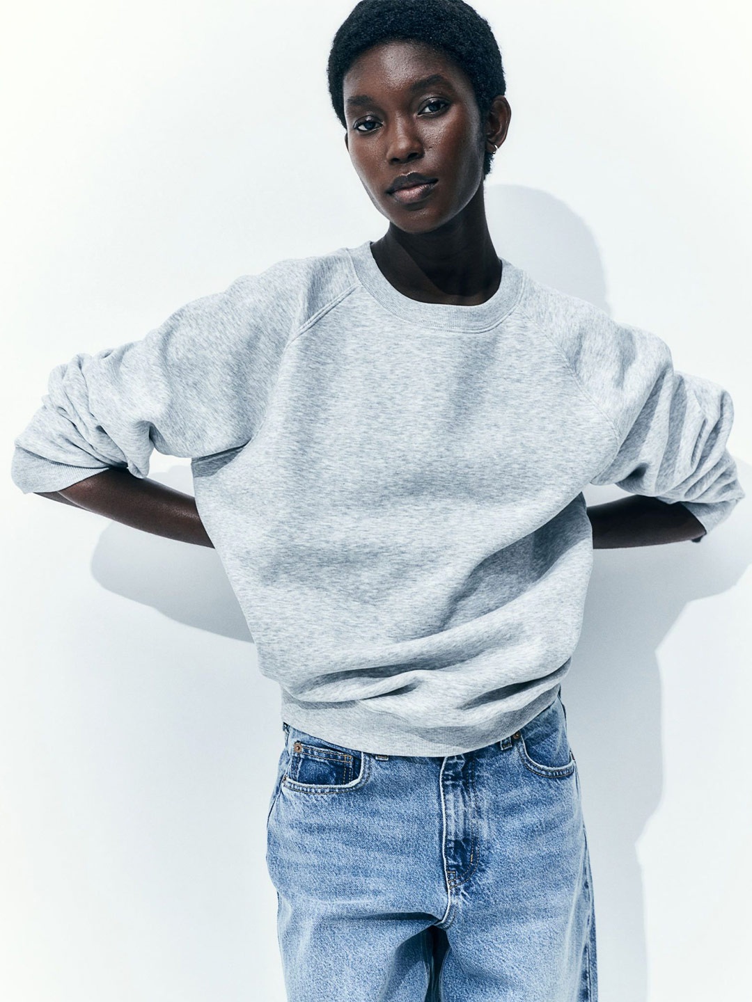 

H&M Round Neck Long Sleeve Sweatshirts, Grey