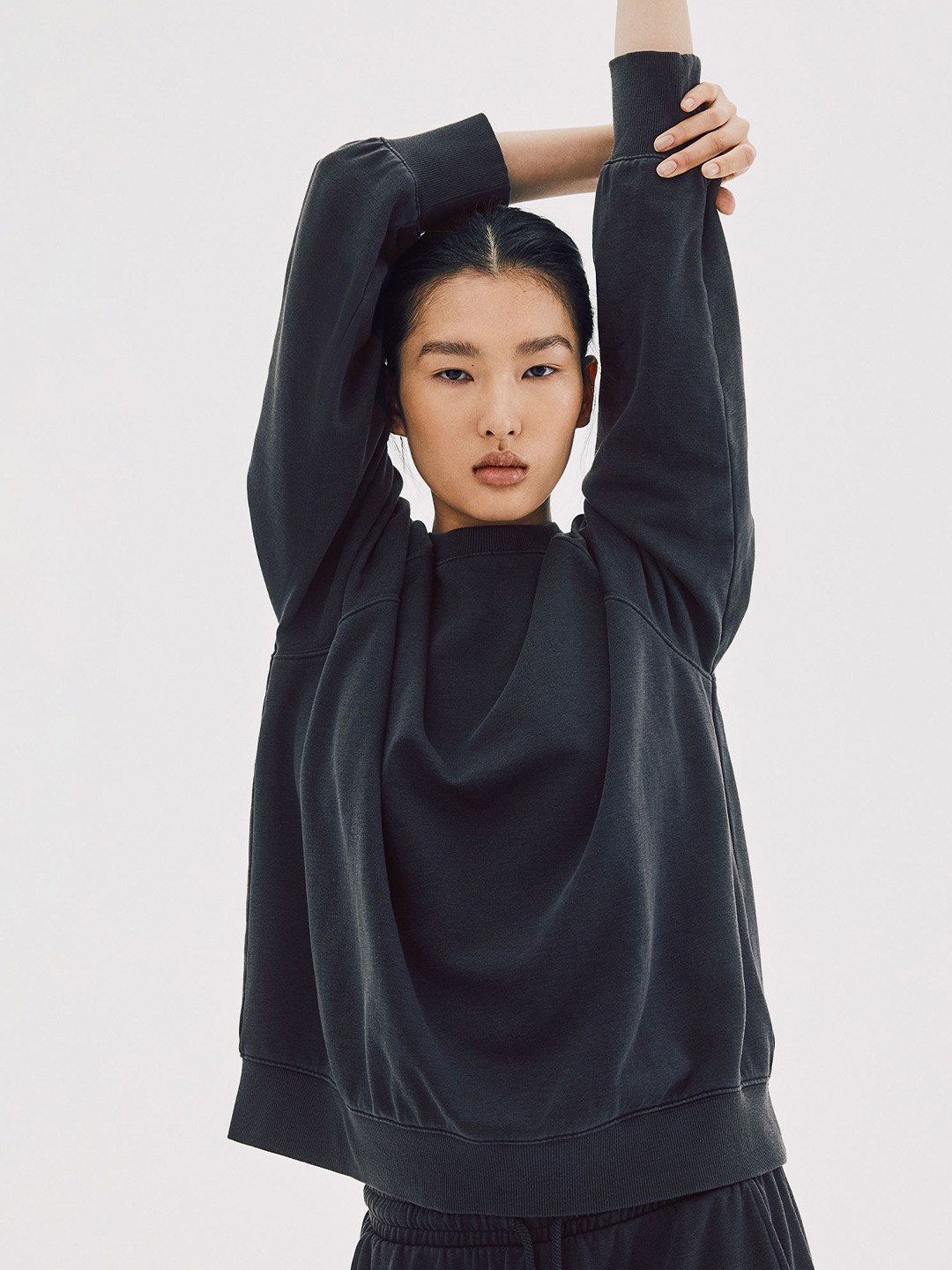 

H&M Women Raglan-Sleeved Sweatshirt, Black