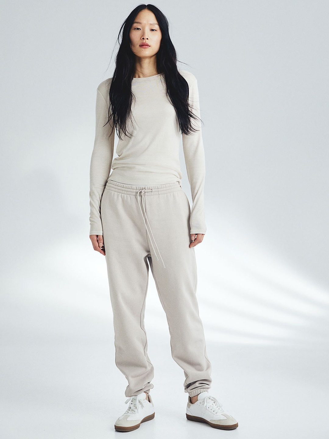 

H&M Women Mid Rise Sweatpant, Beige