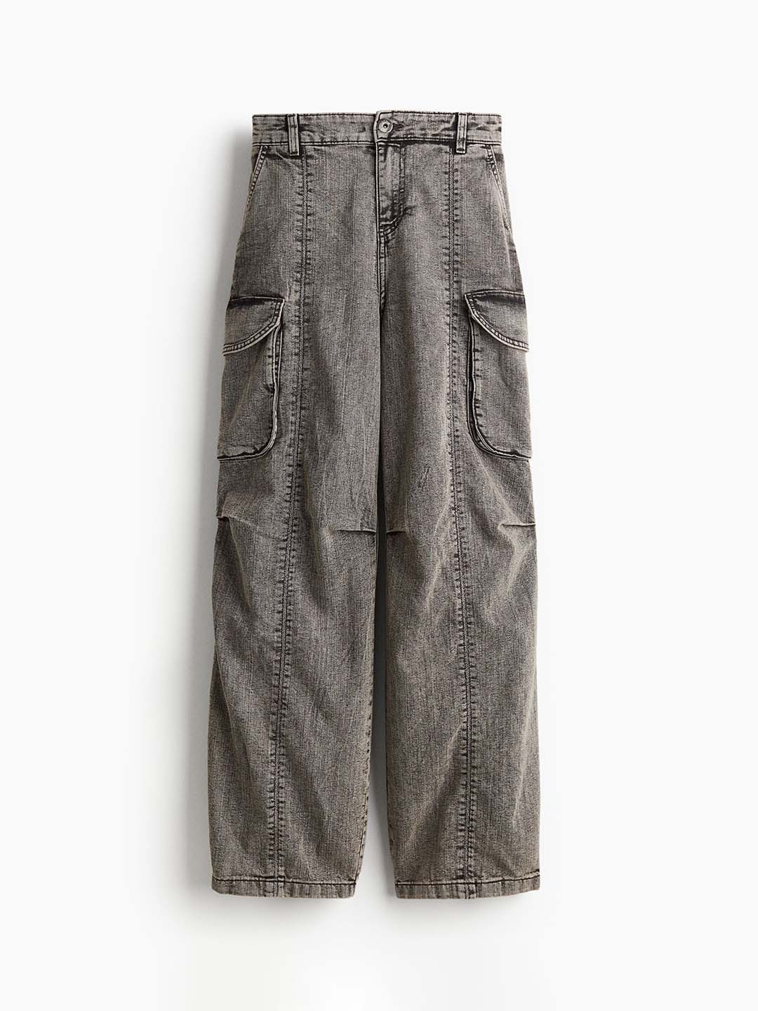 

H&M Women Baggy Low Cargo Jeans, Grey