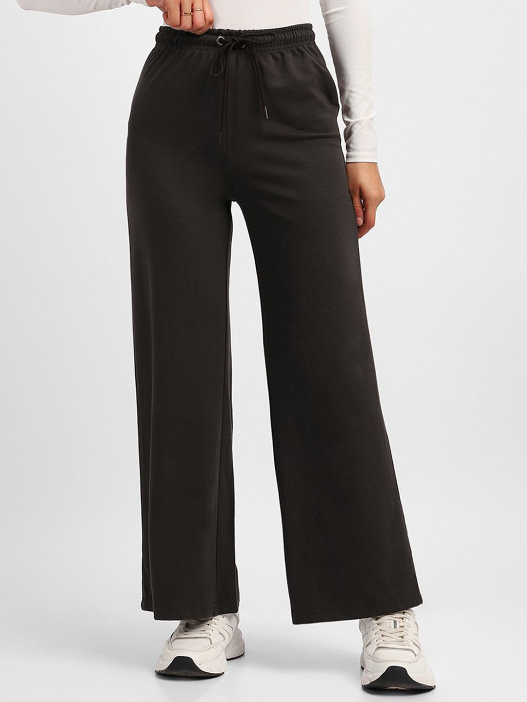 

JUNEBERRY Women Solid Wide Leg Mid Rise Regular Trackpants, Brown