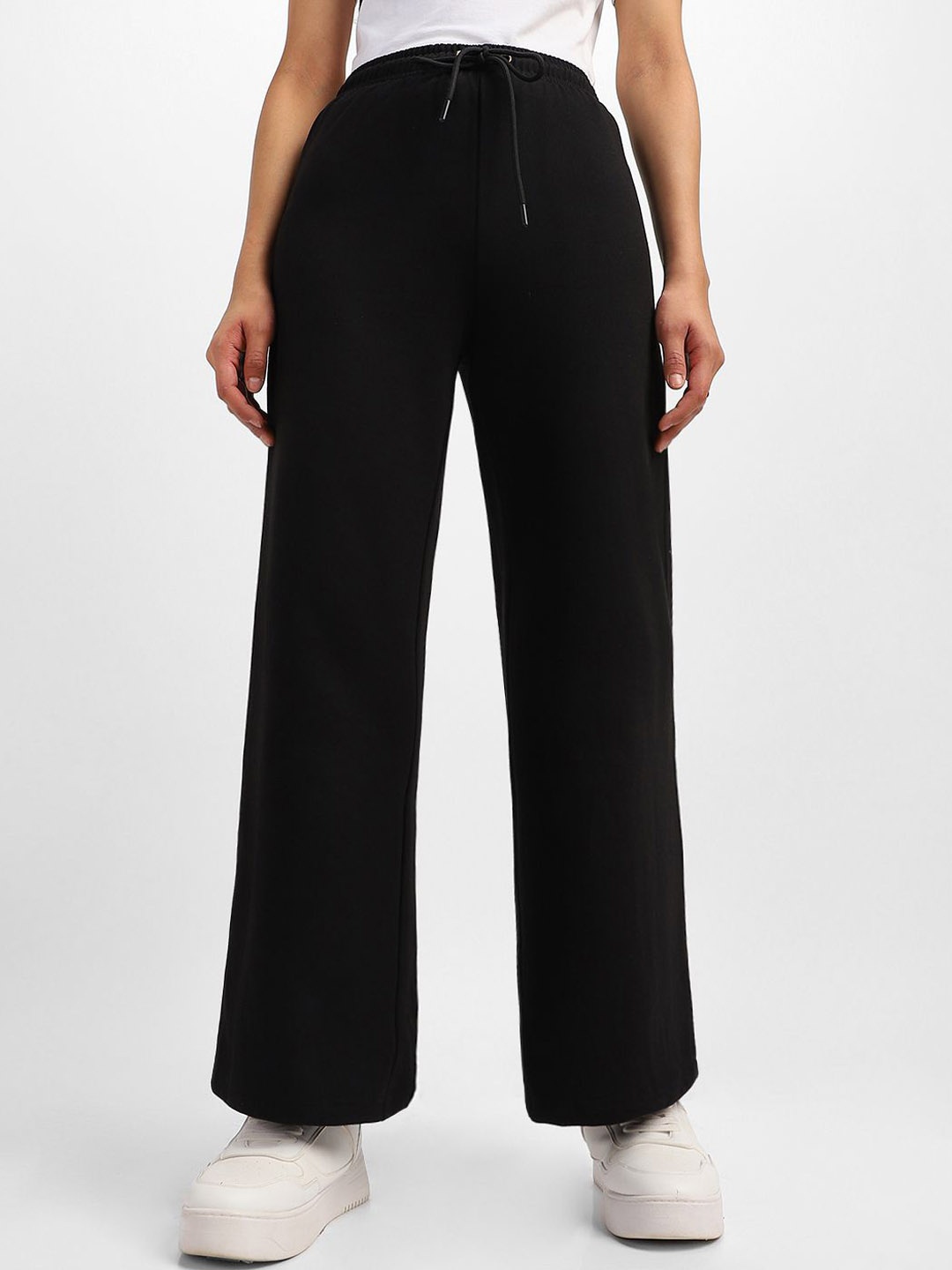 

JUNEBERRY Women Solid Flared Pure Cotton Mid-Rise Regular Track Pants, Black