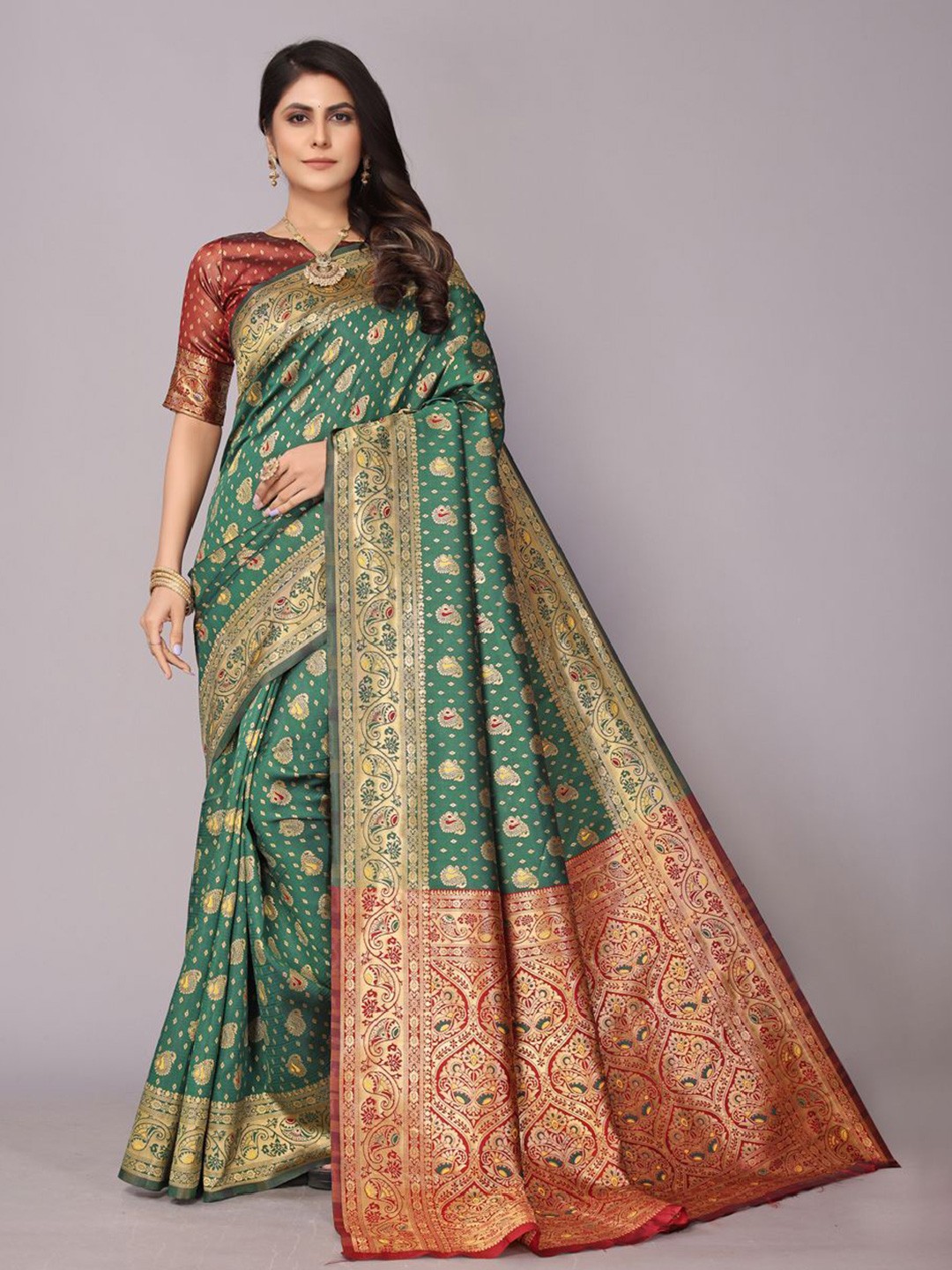 

PERFECT WEAR Ethnic Motifs Zari Woven Patola Saree, Green