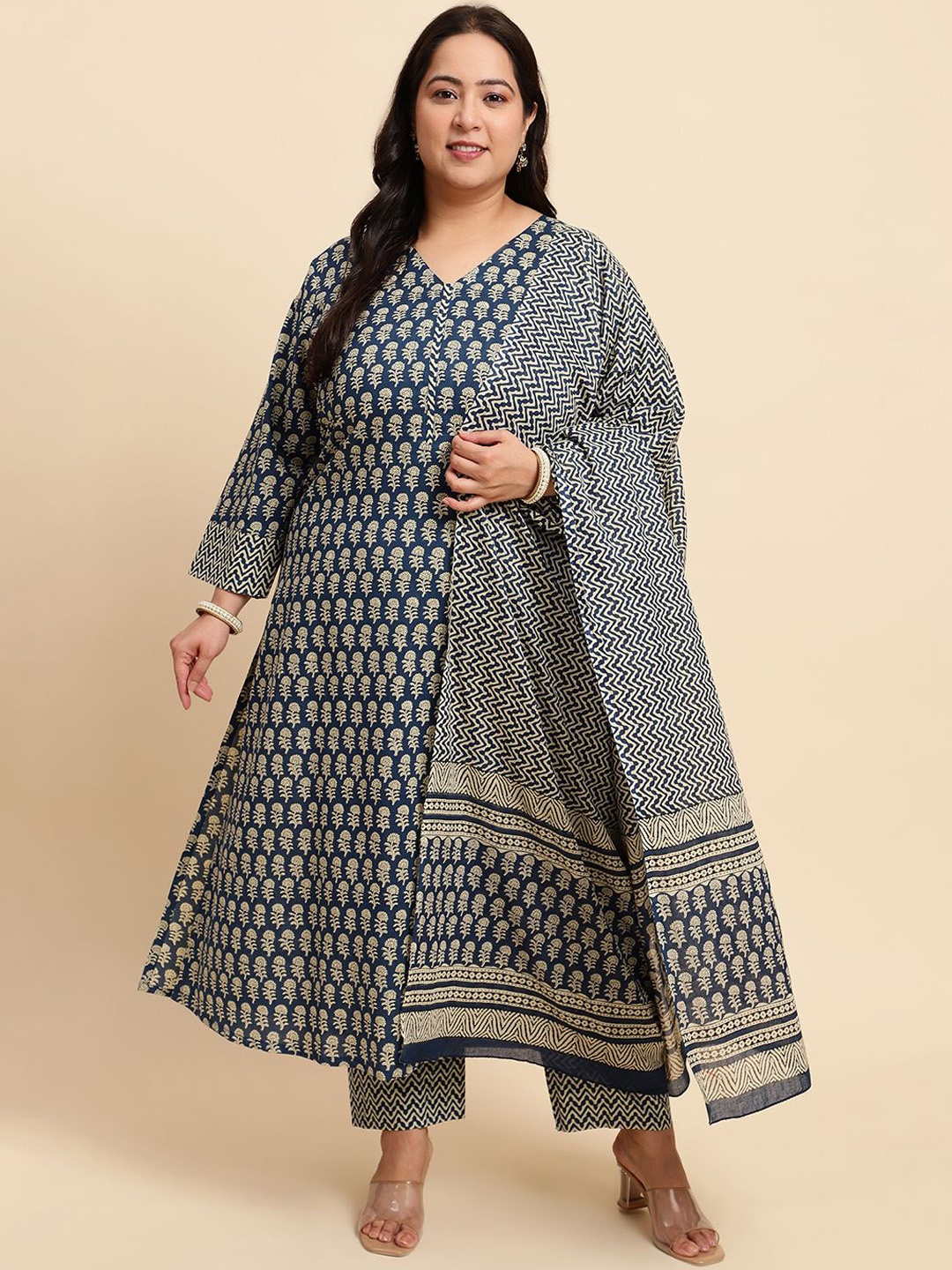 

Sringam Plus Size Floral Printed Pure Cotton Straight Kurta With Trousers & Dupatta, Blue