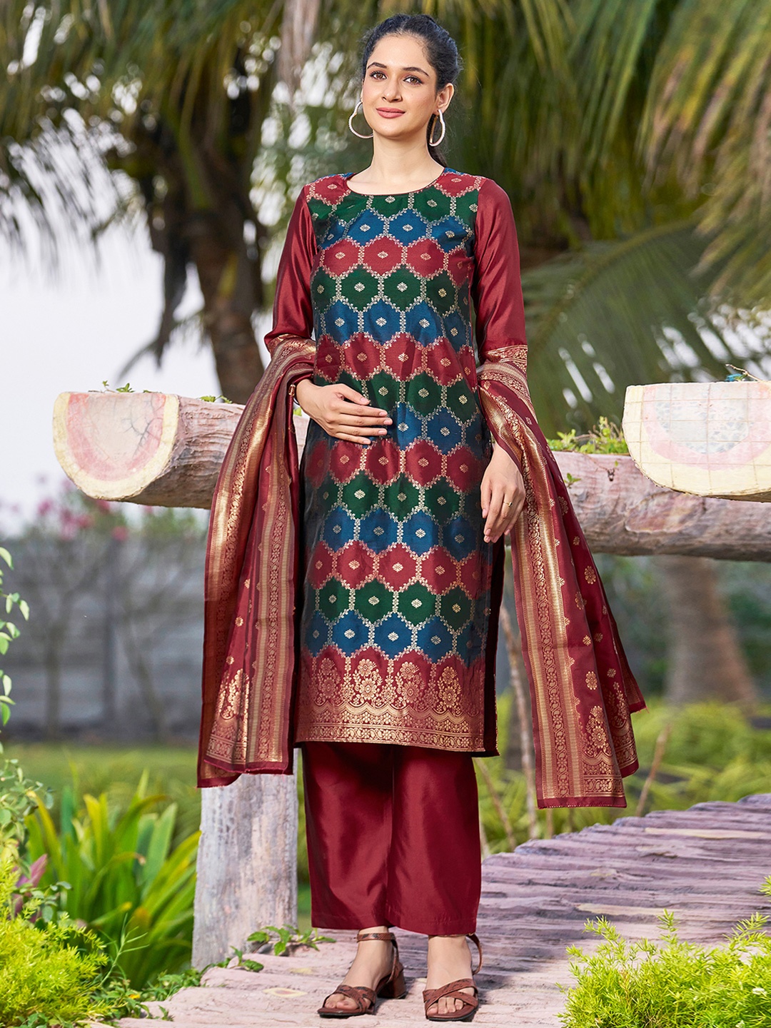 

SKYLEE Maroon Geometric Woven Design Straight Kurta With Trousers & Dupatta