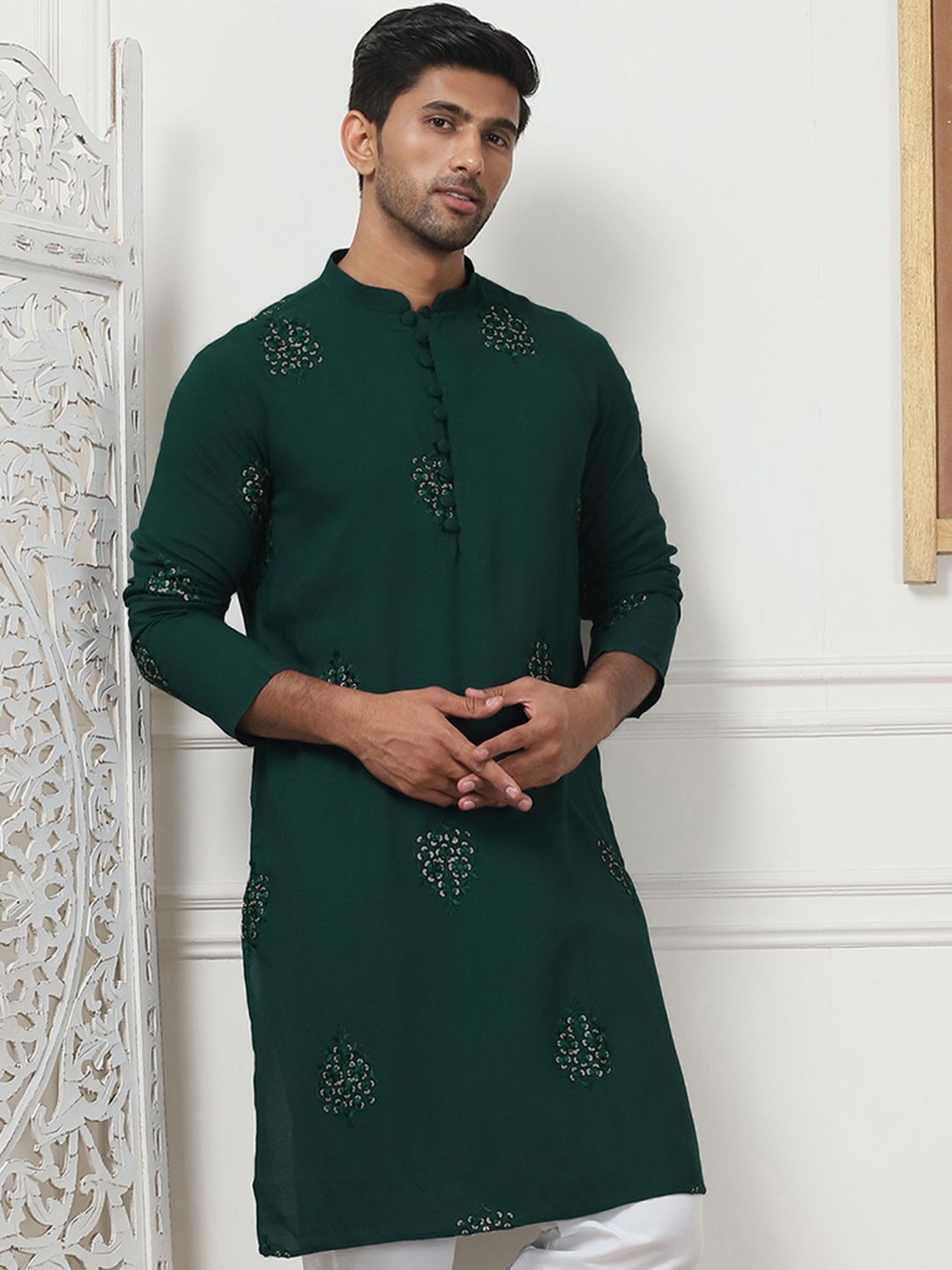 

Jompers Floral Embroidered Sequinned Mandarin Collar Straight Kurta, Olive