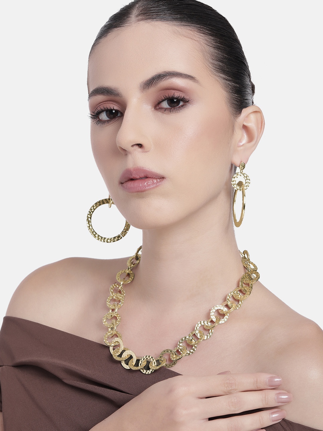 

Estele Gold-Plated Circular Textured Jewellery Set